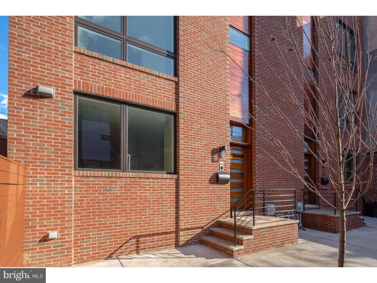 LOGAN SQUARE - Residential