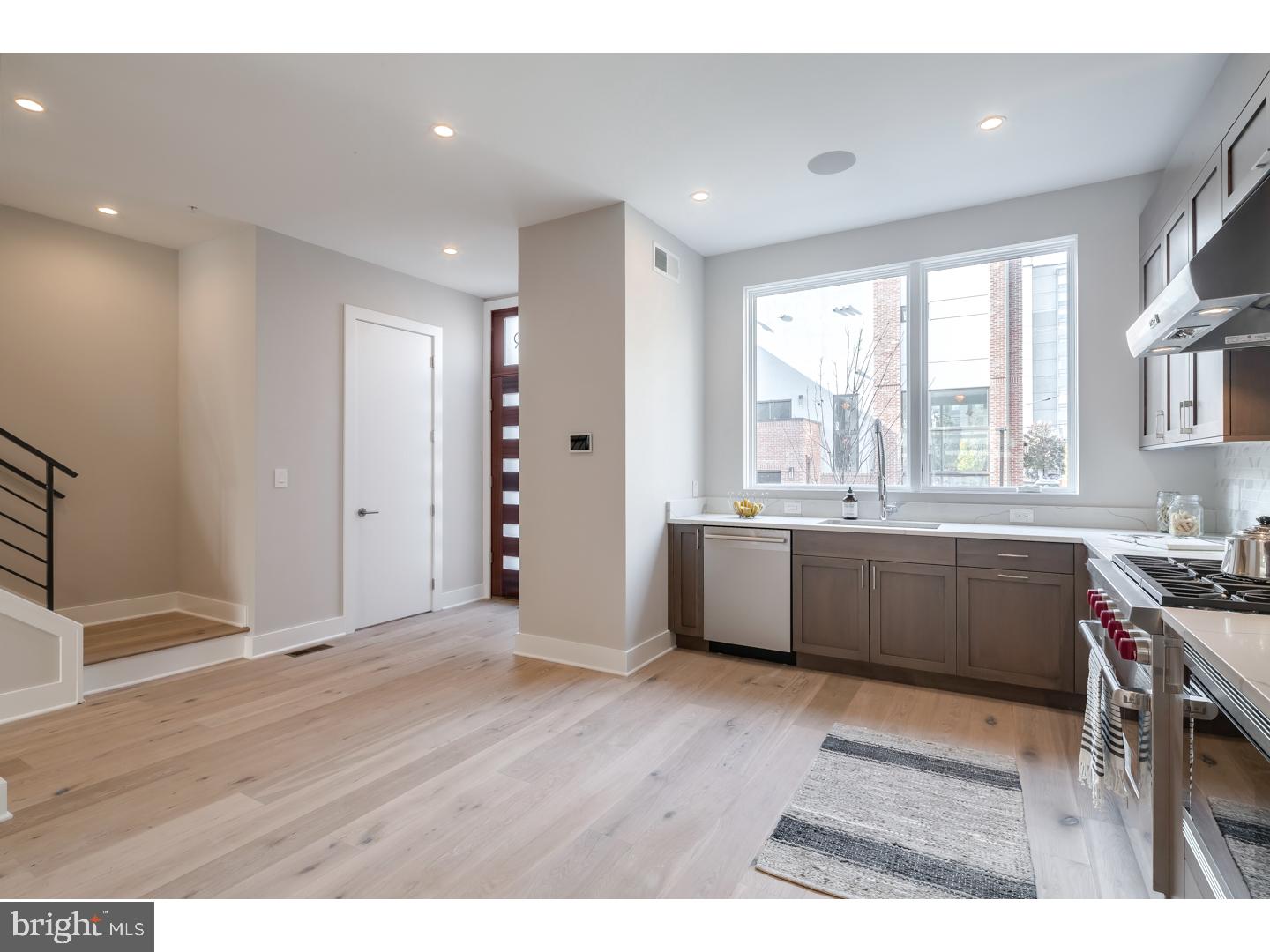 LOGAN SQUARE - Residential