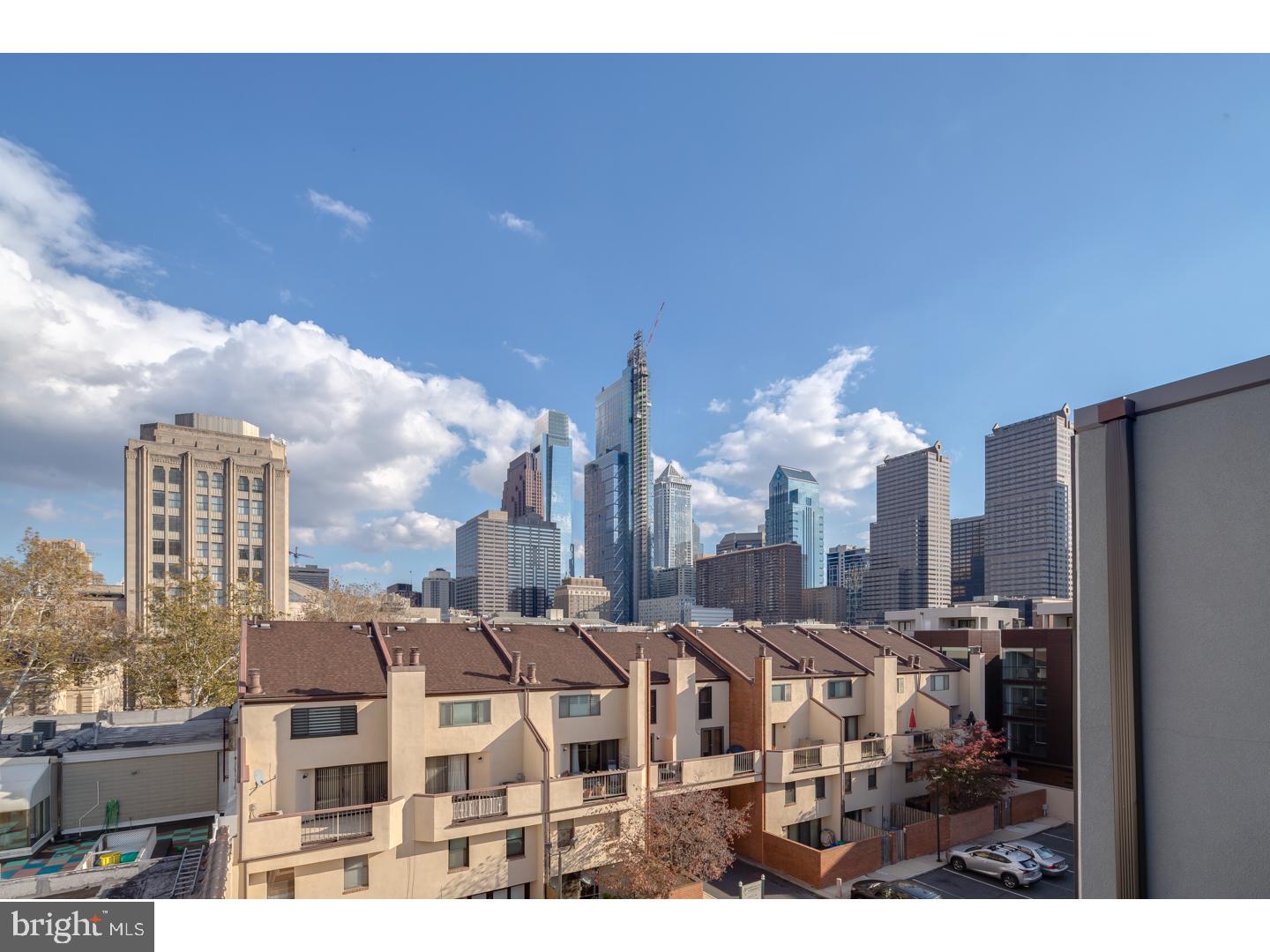 LOGAN SQUARE - Residential