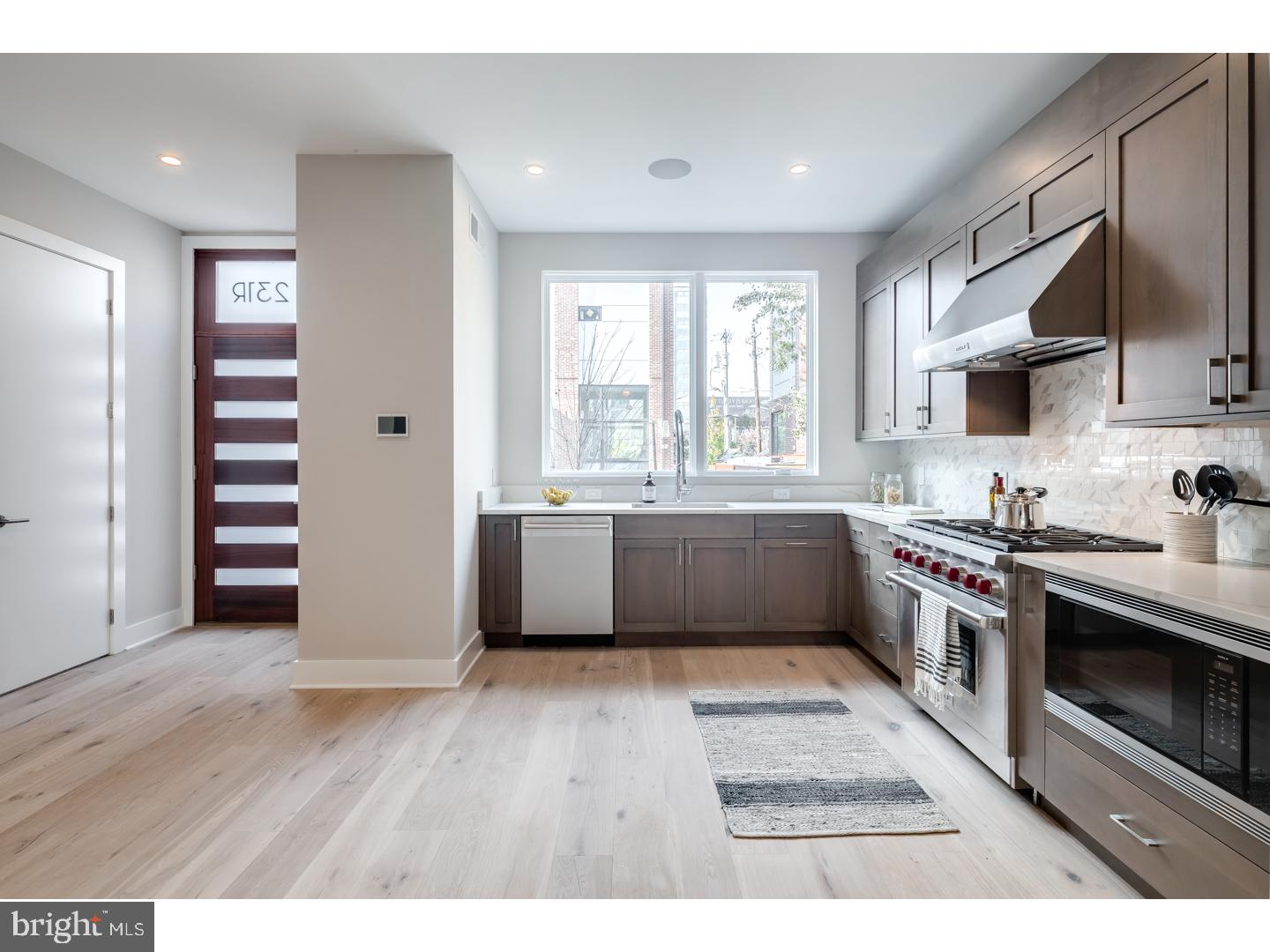 LOGAN SQUARE - Residential