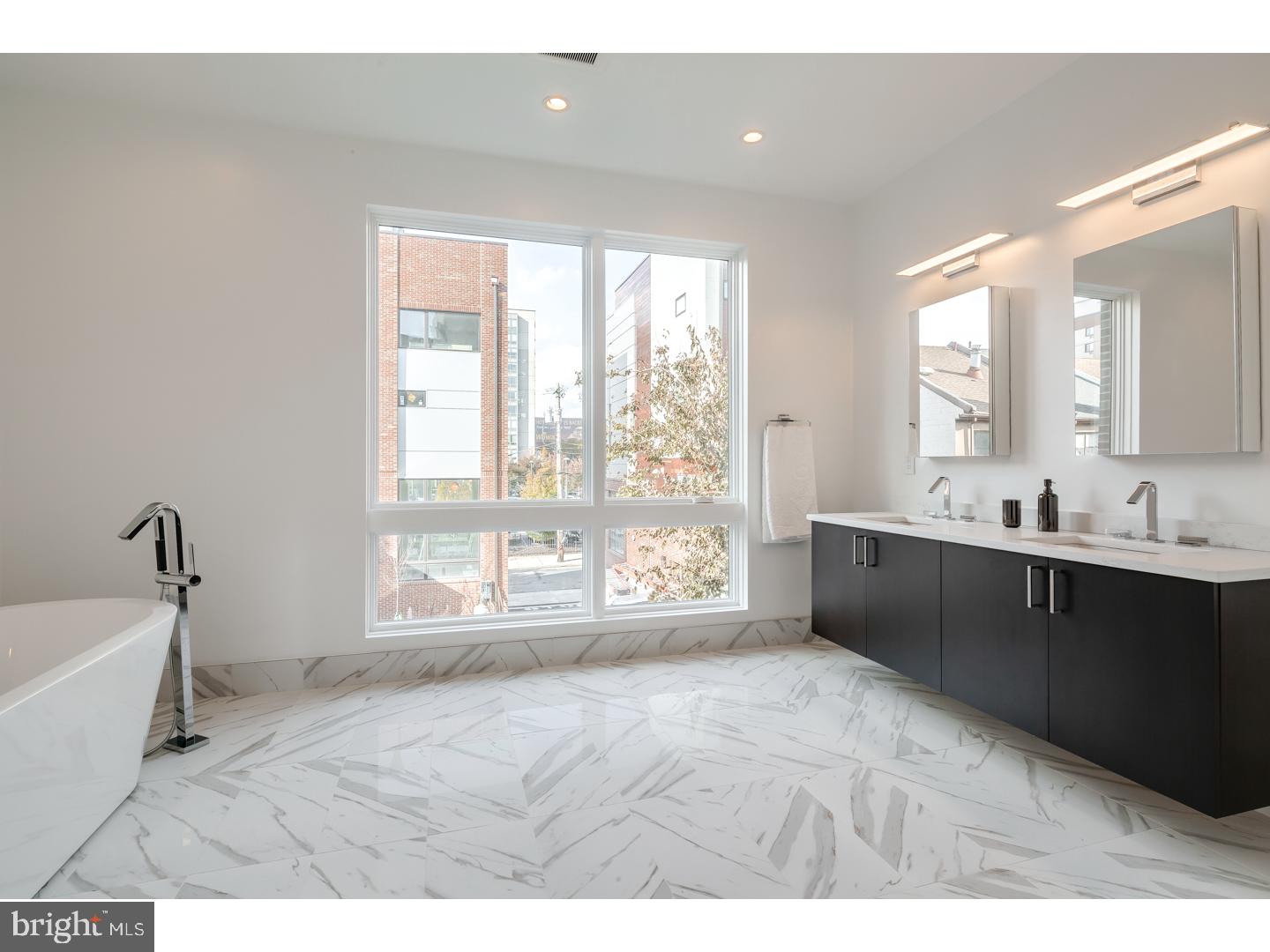 LOGAN SQUARE - Residential