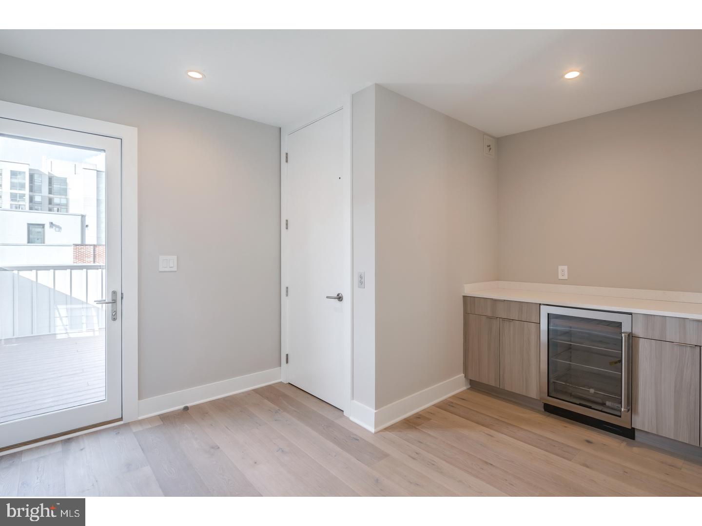 LOGAN SQUARE - Residential