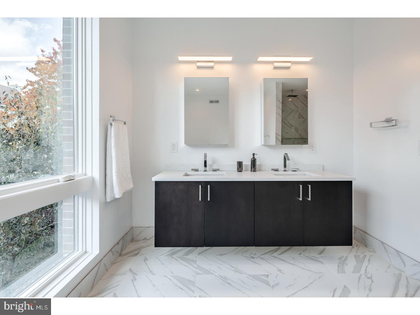 LOGAN SQUARE - Residential