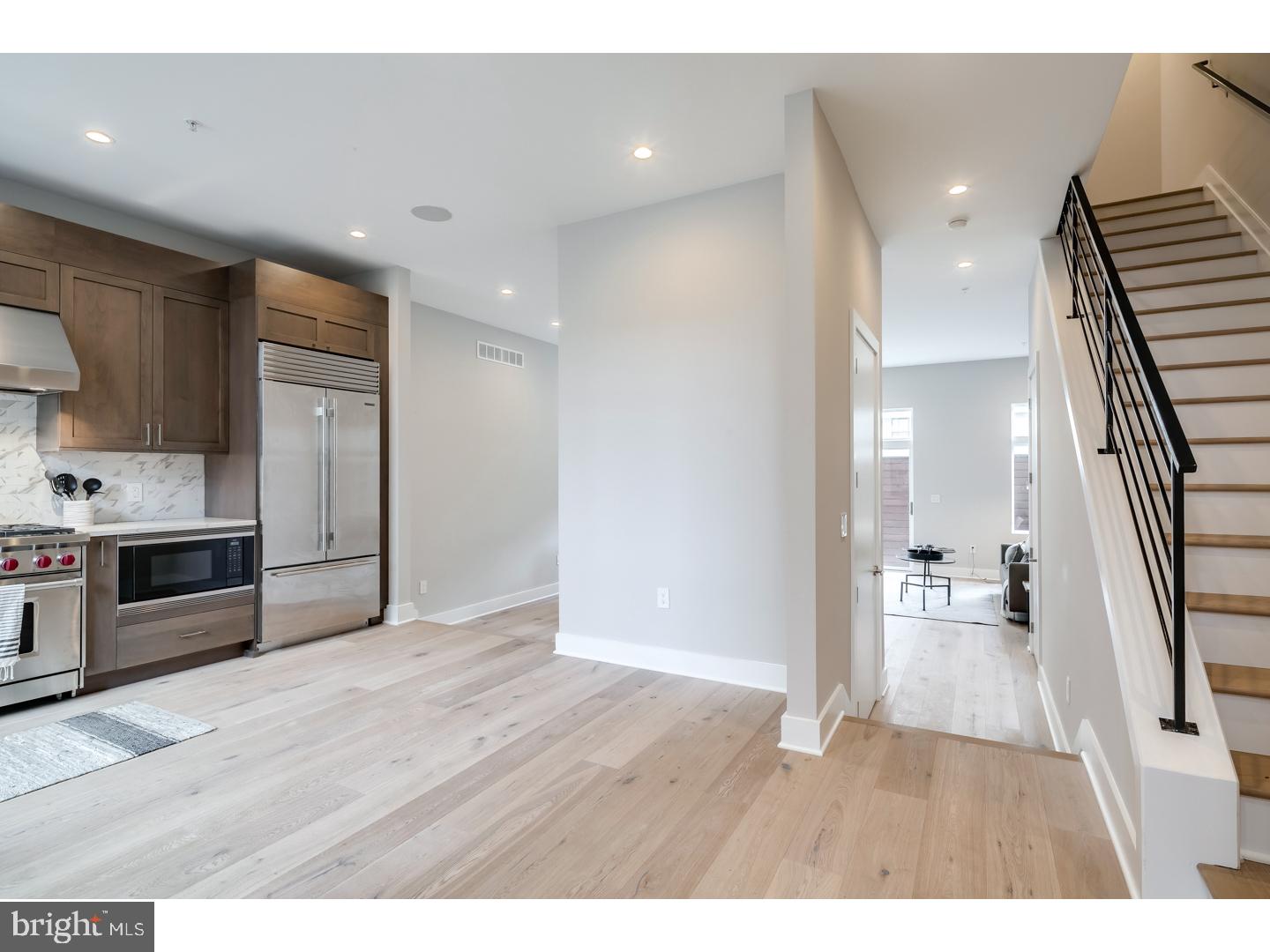 LOGAN SQUARE - Residential