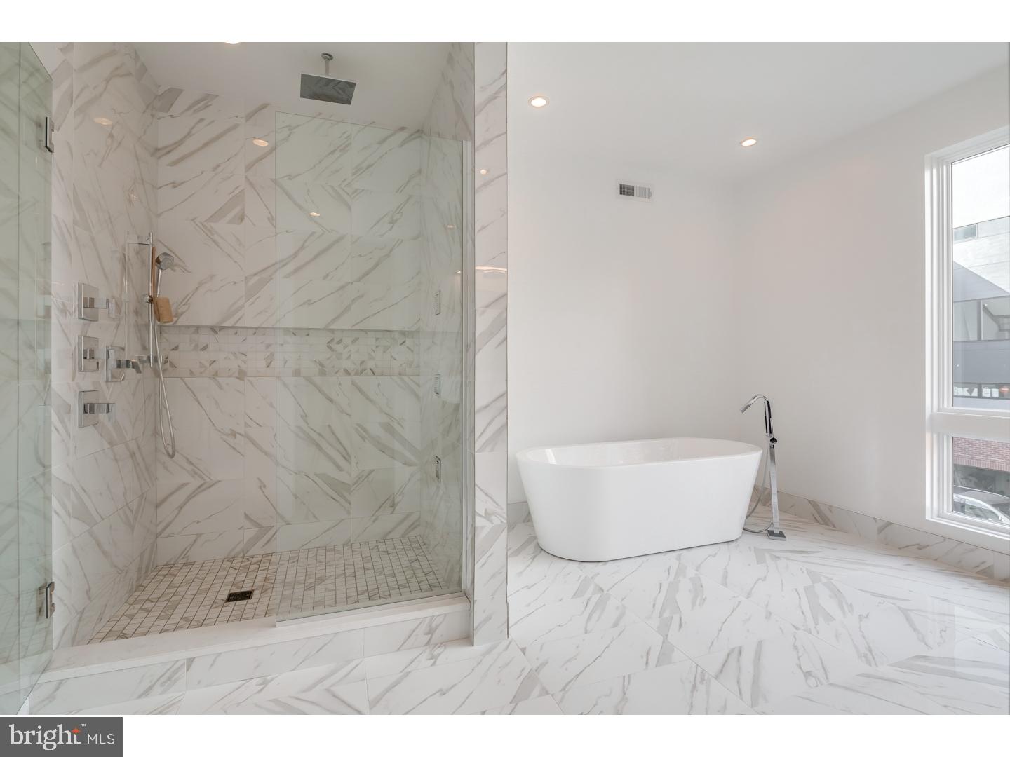 LOGAN SQUARE - Residential