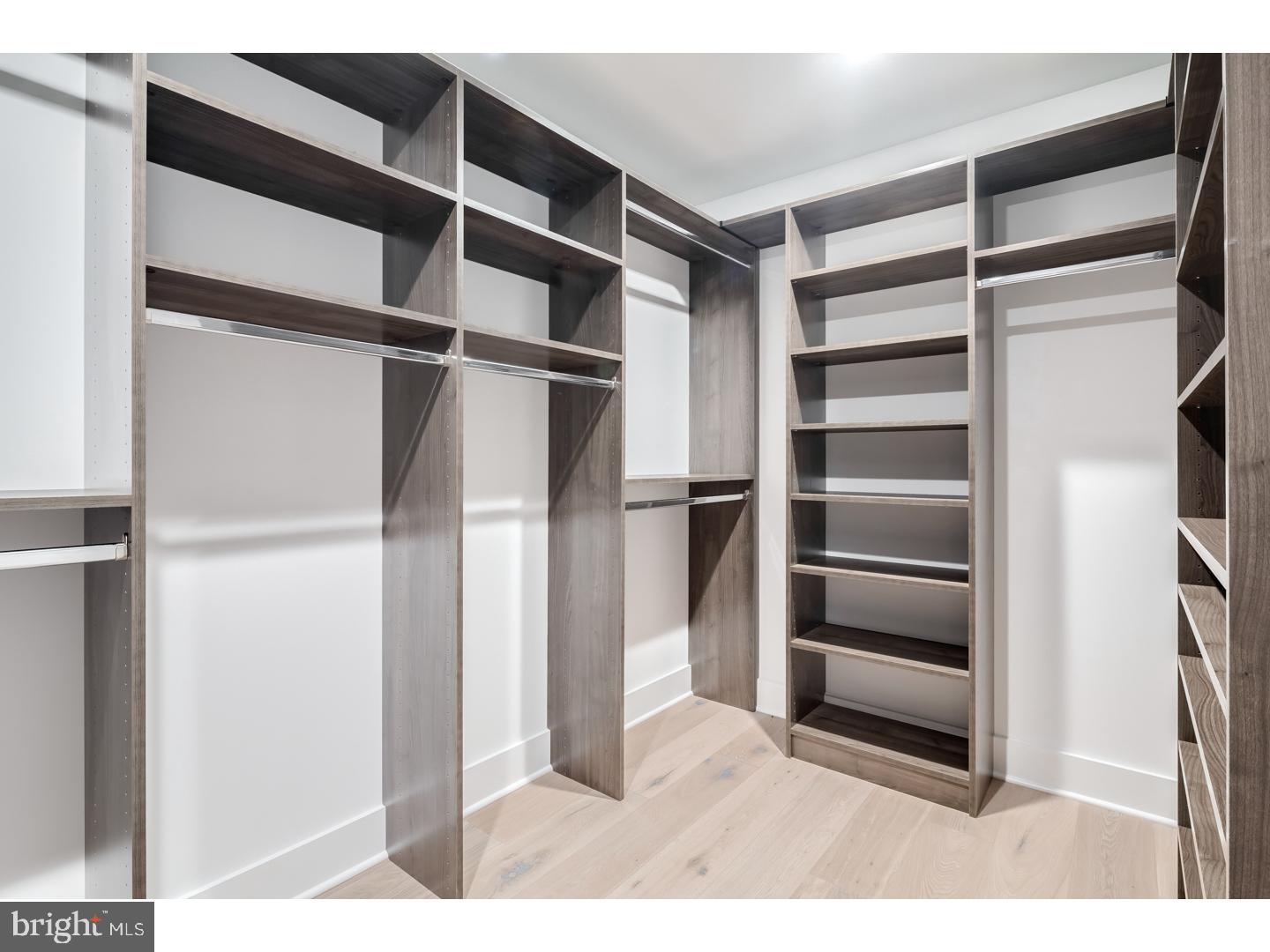 LOGAN SQUARE - Residential