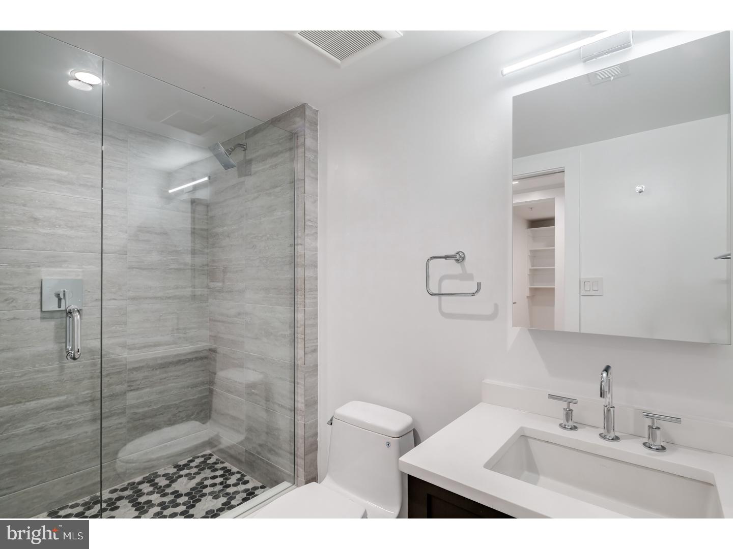 LOGAN SQUARE - Residential