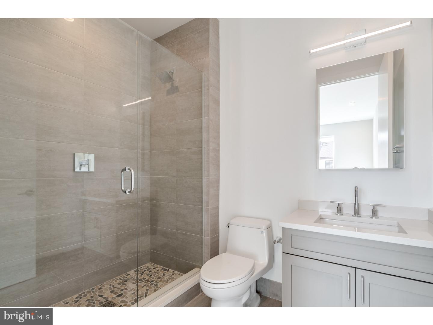 LOGAN SQUARE - Residential