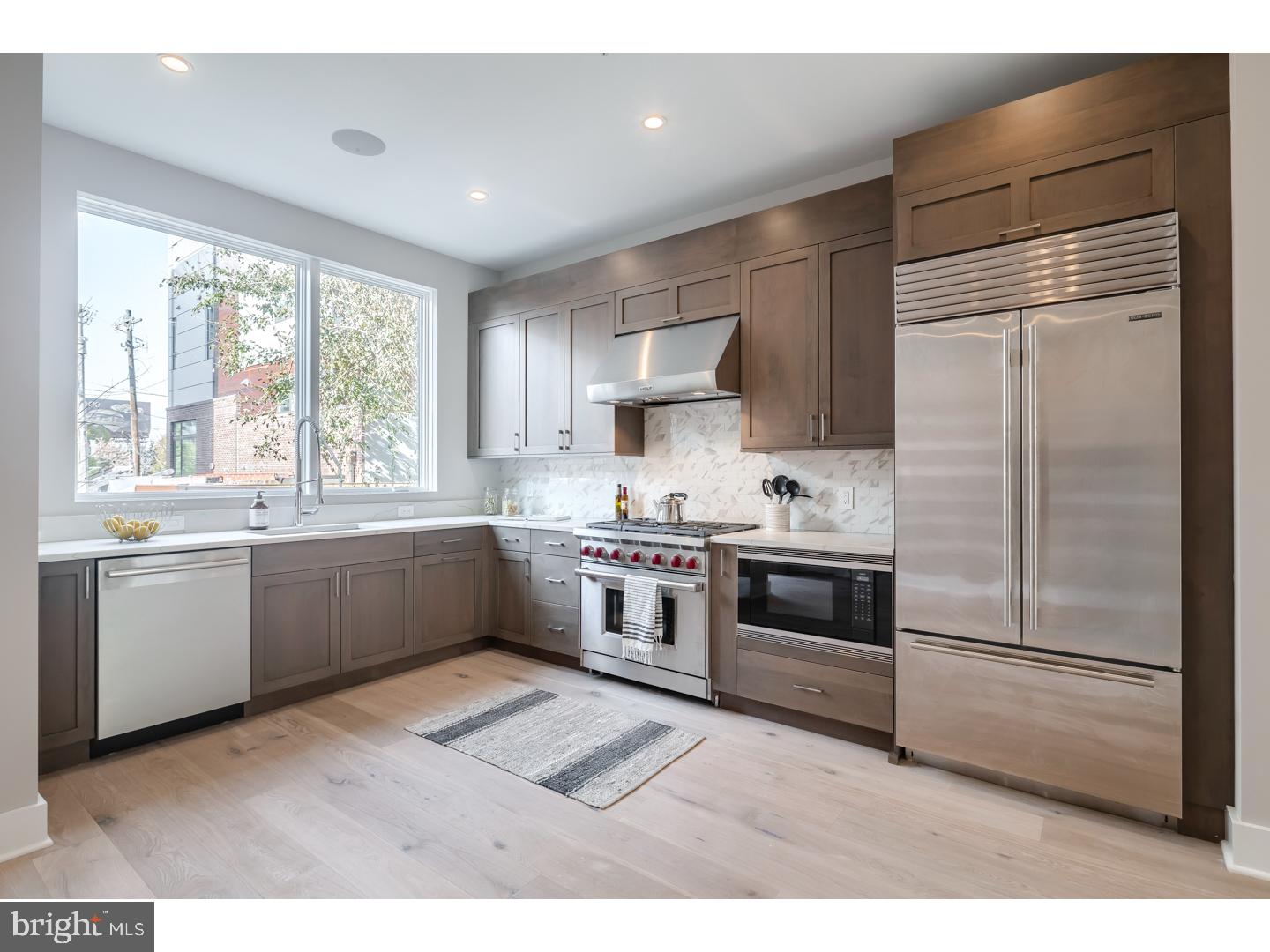 LOGAN SQUARE - Residential