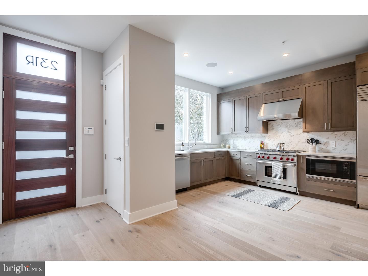 LOGAN SQUARE - Residential