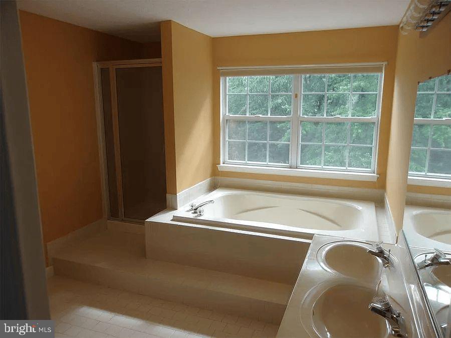 ARAGONA VILLAGE - Residential