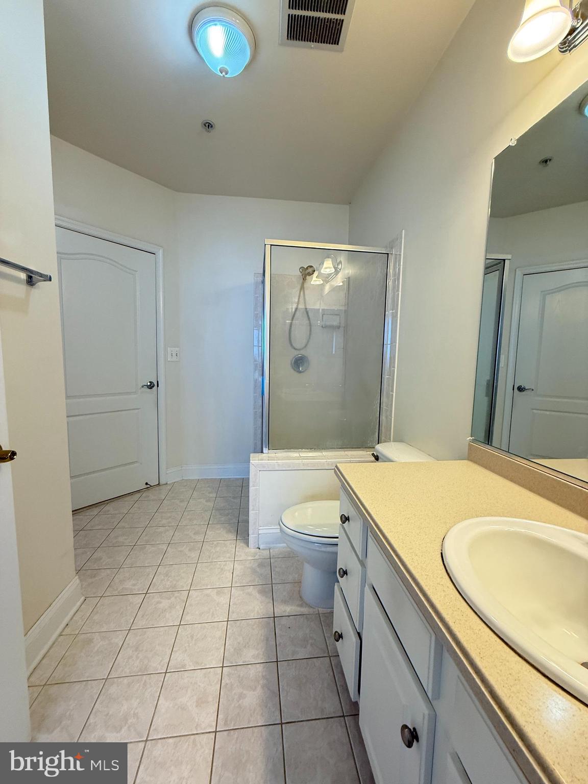 KING FARM VILLAGE - Residential Lease