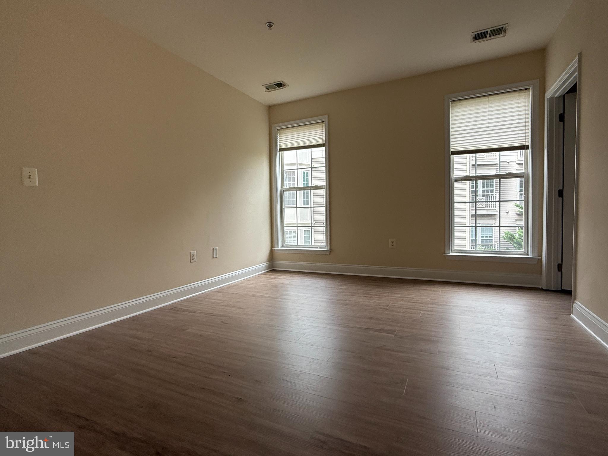 KING FARM VILLAGE - Residential Lease