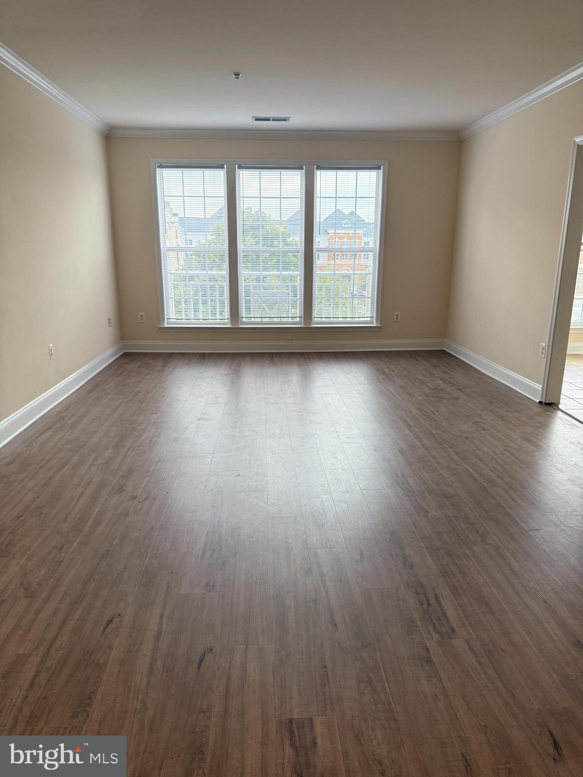 KING FARM VILLAGE - Residential Lease