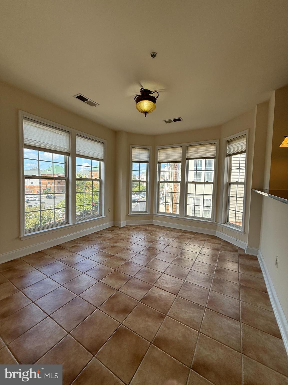 KING FARM VILLAGE - Residential Lease