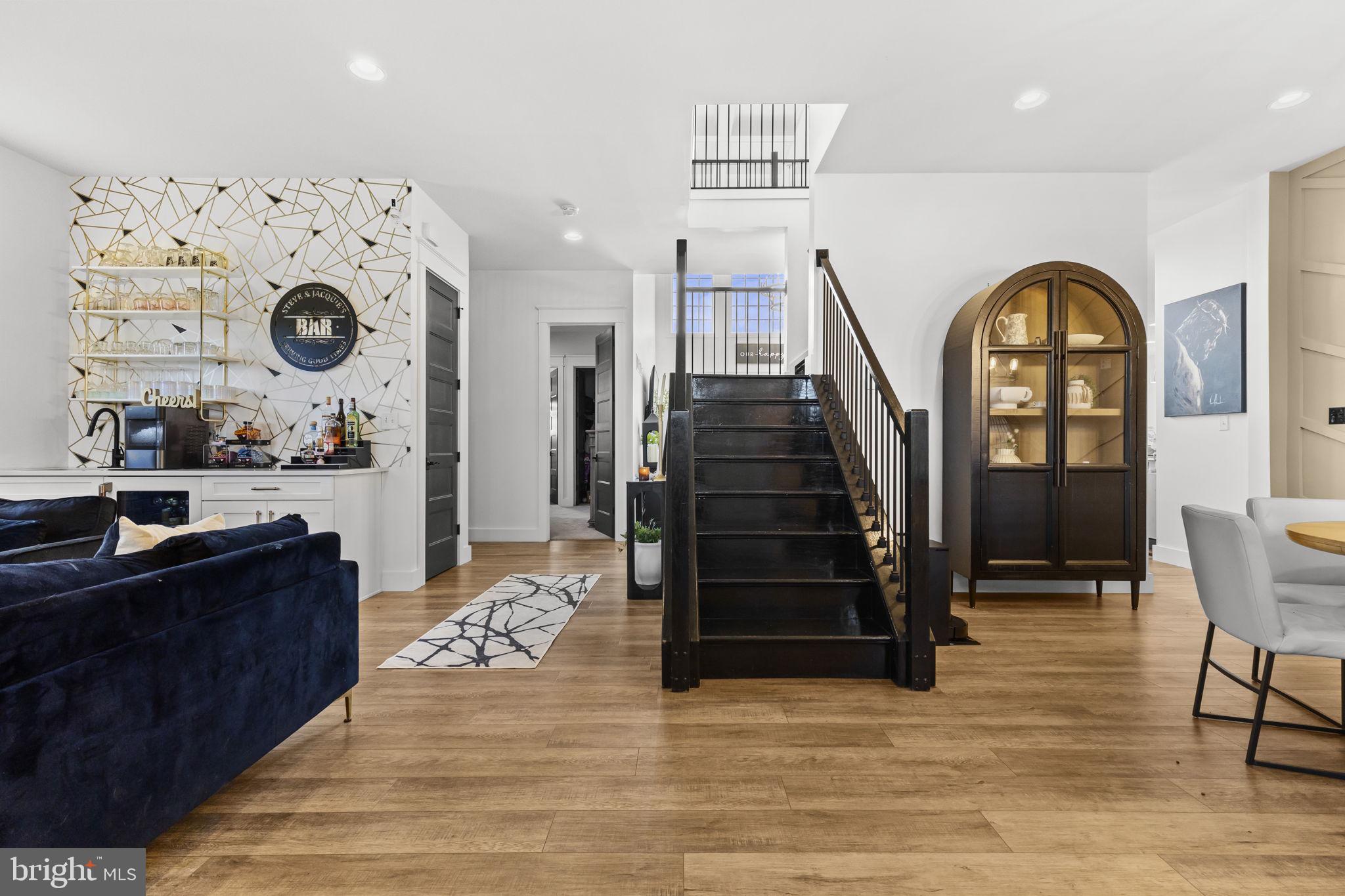 FREEDOM COURT - Residential