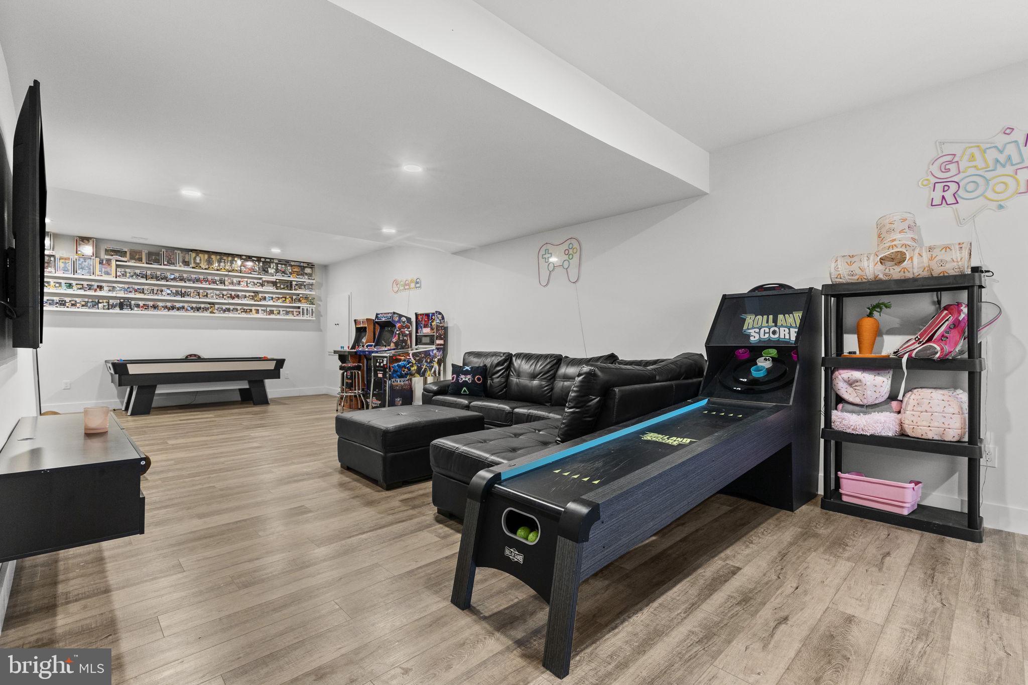 FREEDOM COURT - Residential