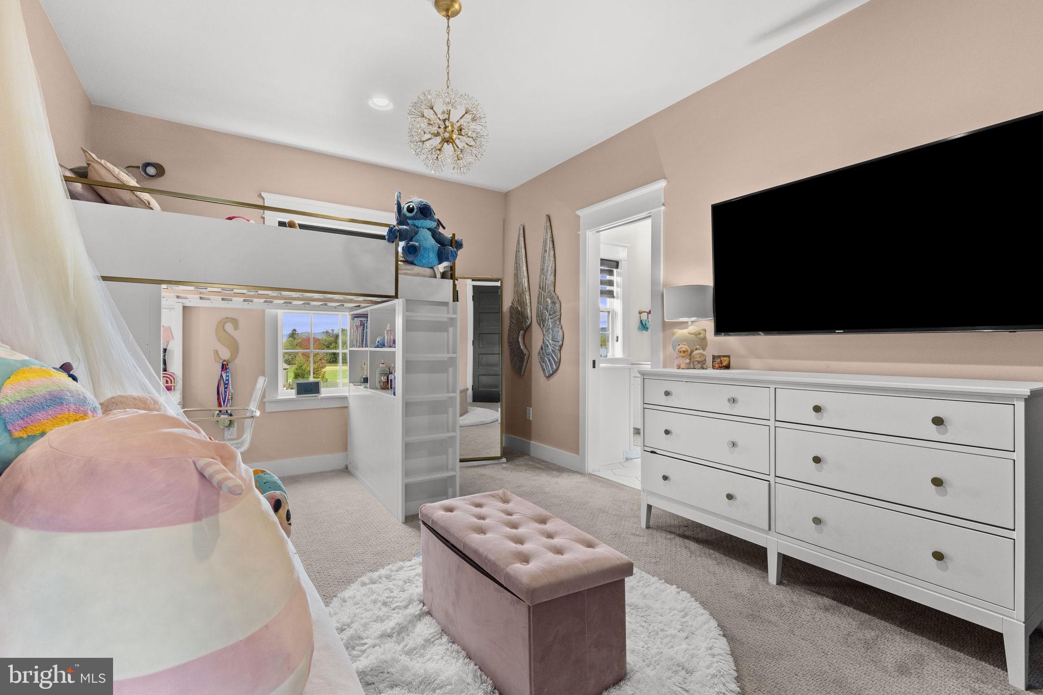 FREEDOM COURT - Residential