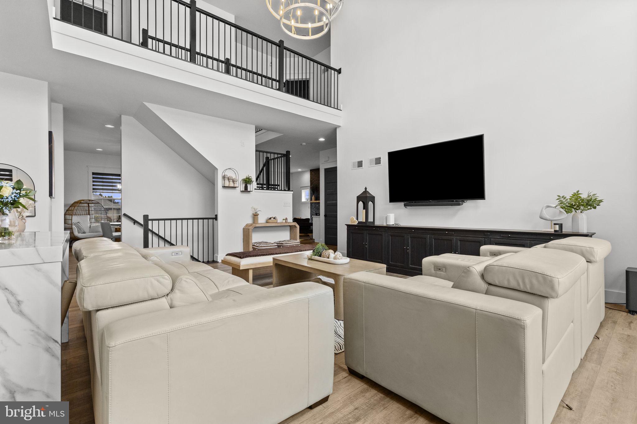 FREEDOM COURT - Residential