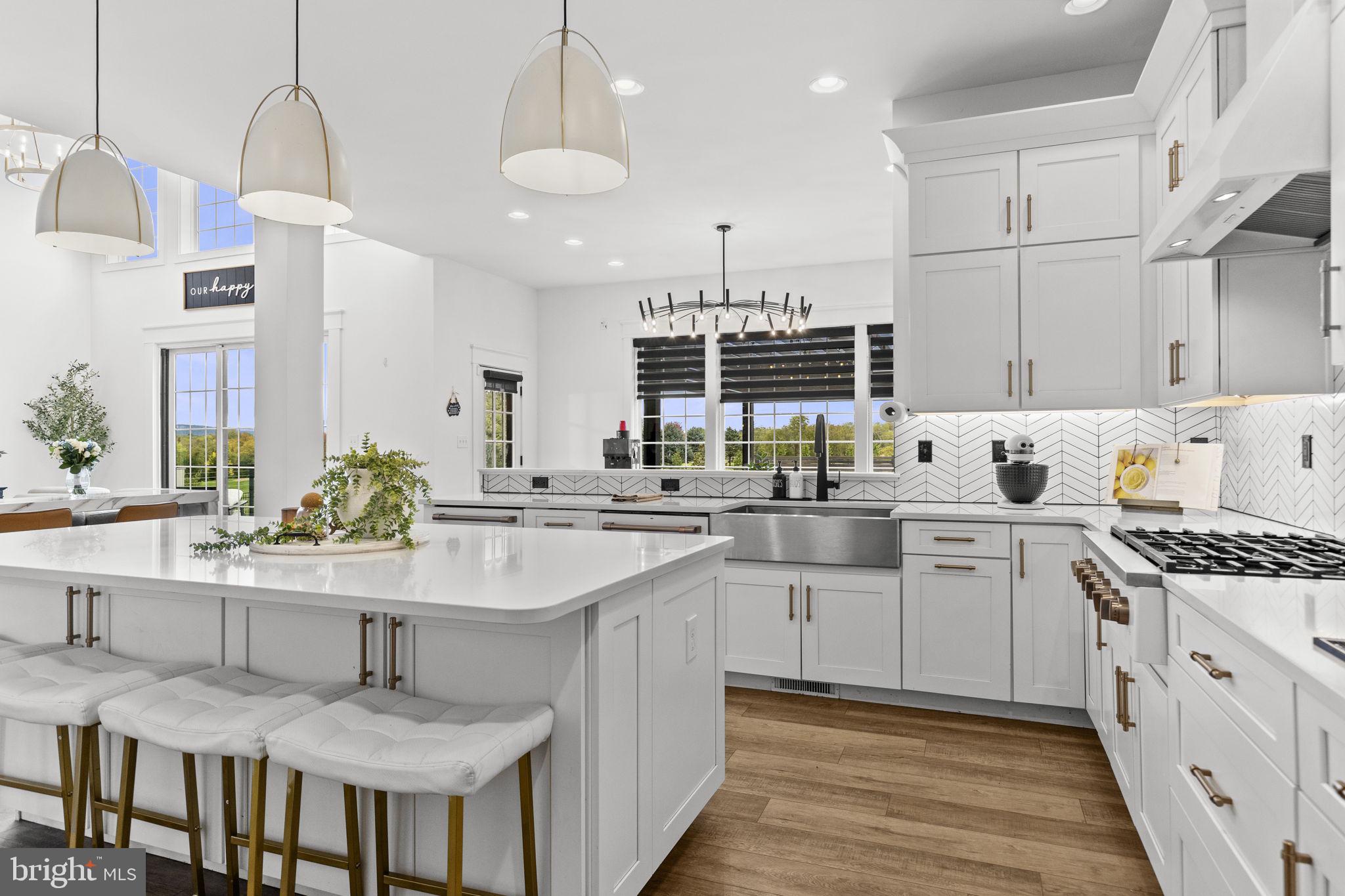 FREEDOM COURT - Residential