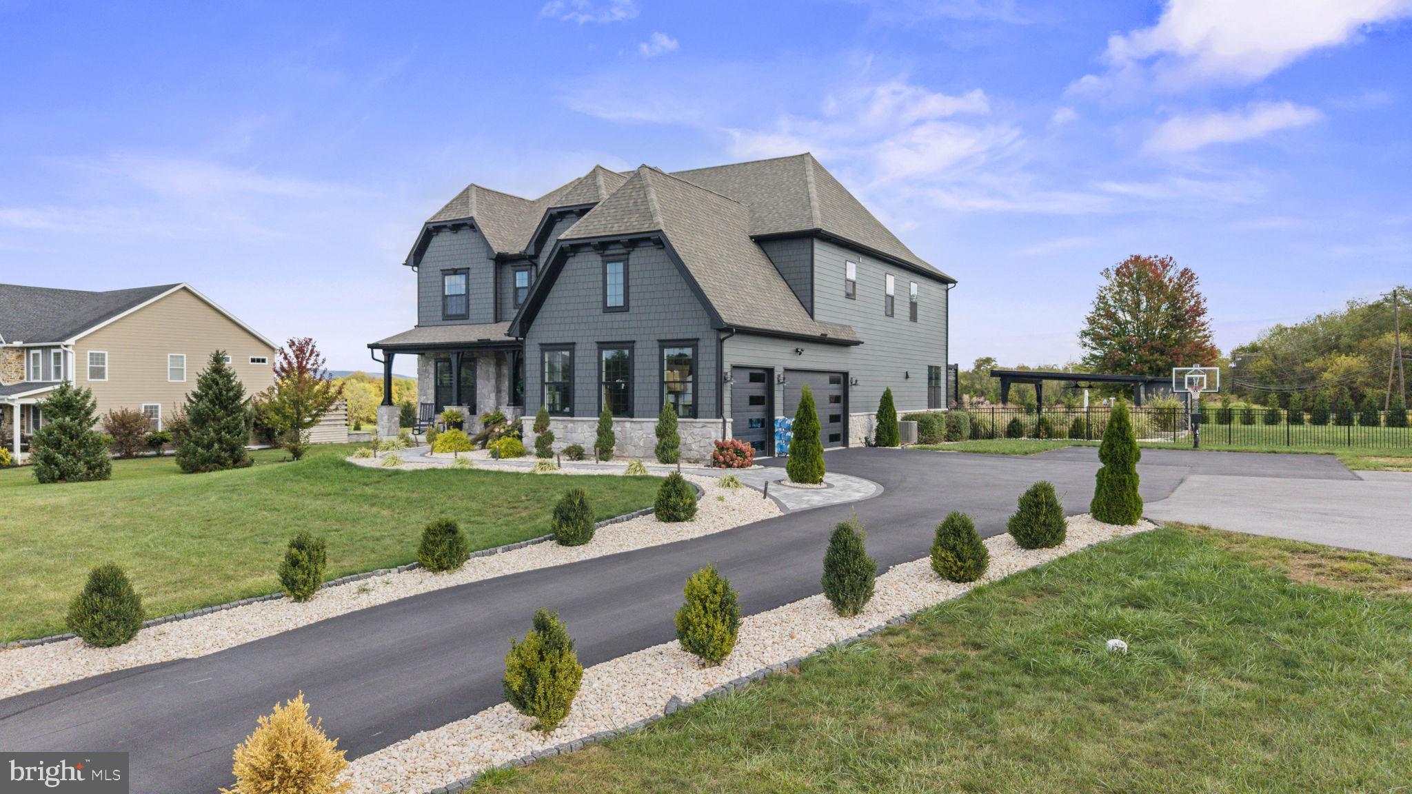 FREEDOM COURT - Residential