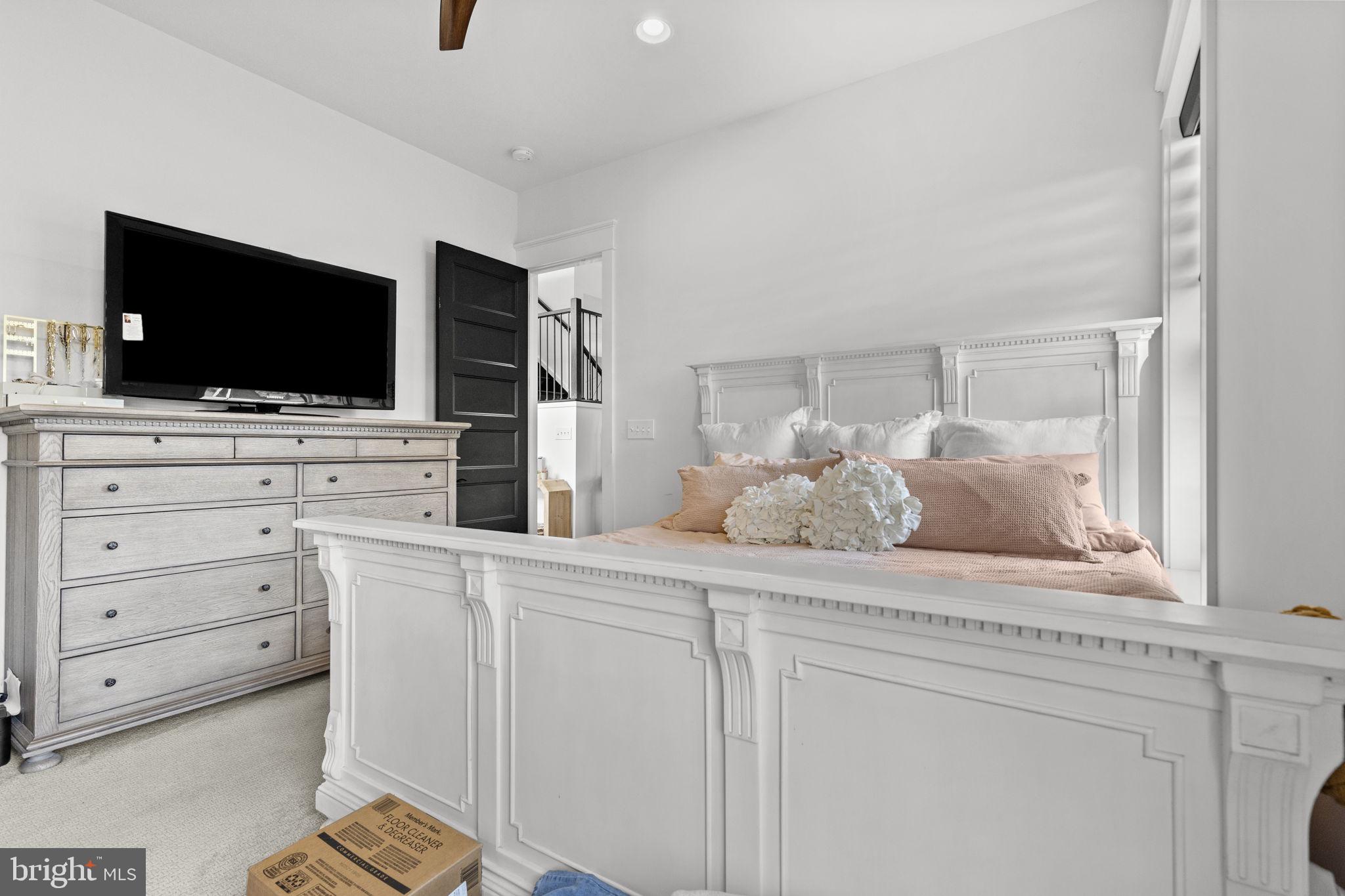 FREEDOM COURT - Residential