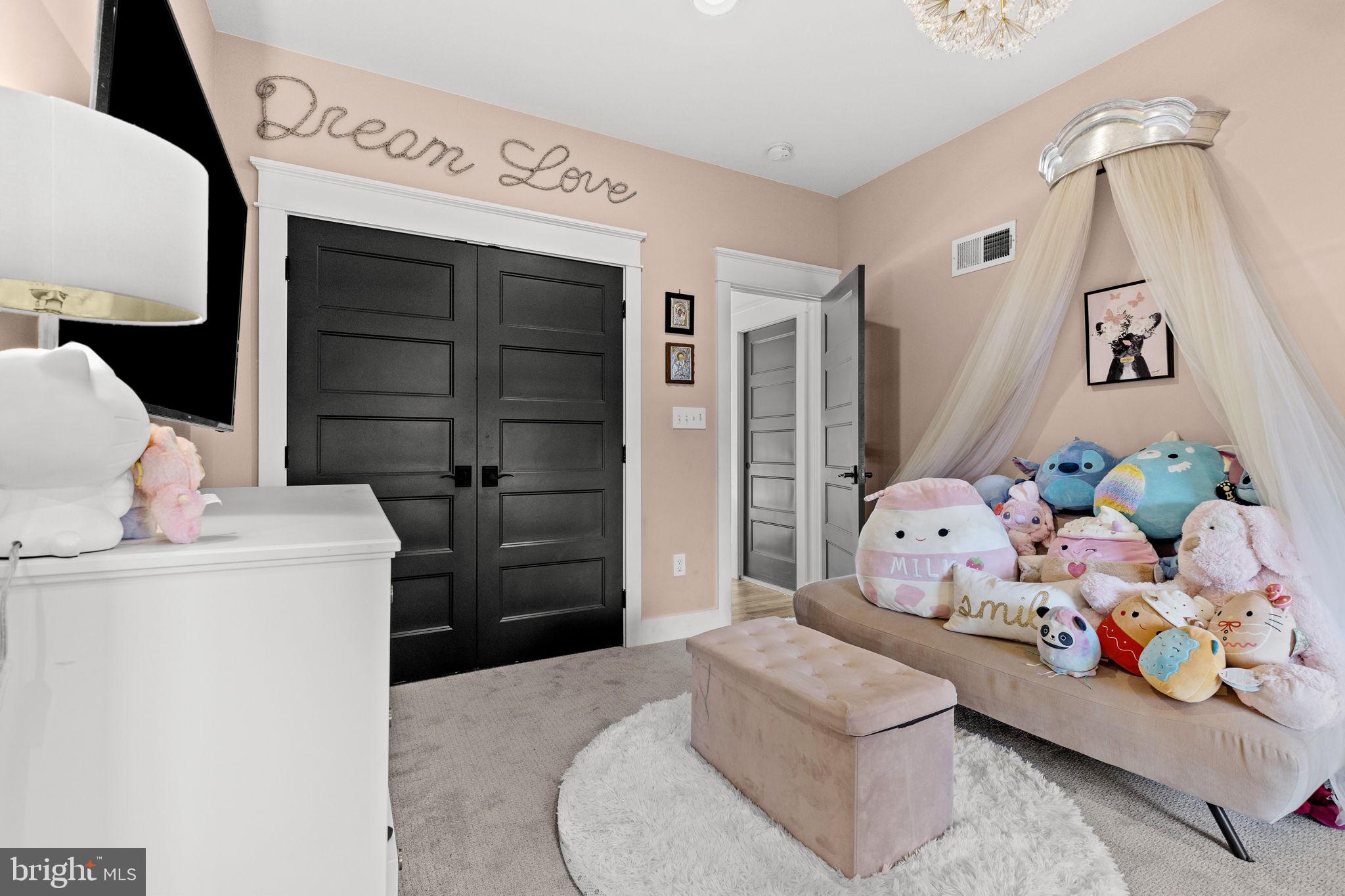 FREEDOM COURT - Residential