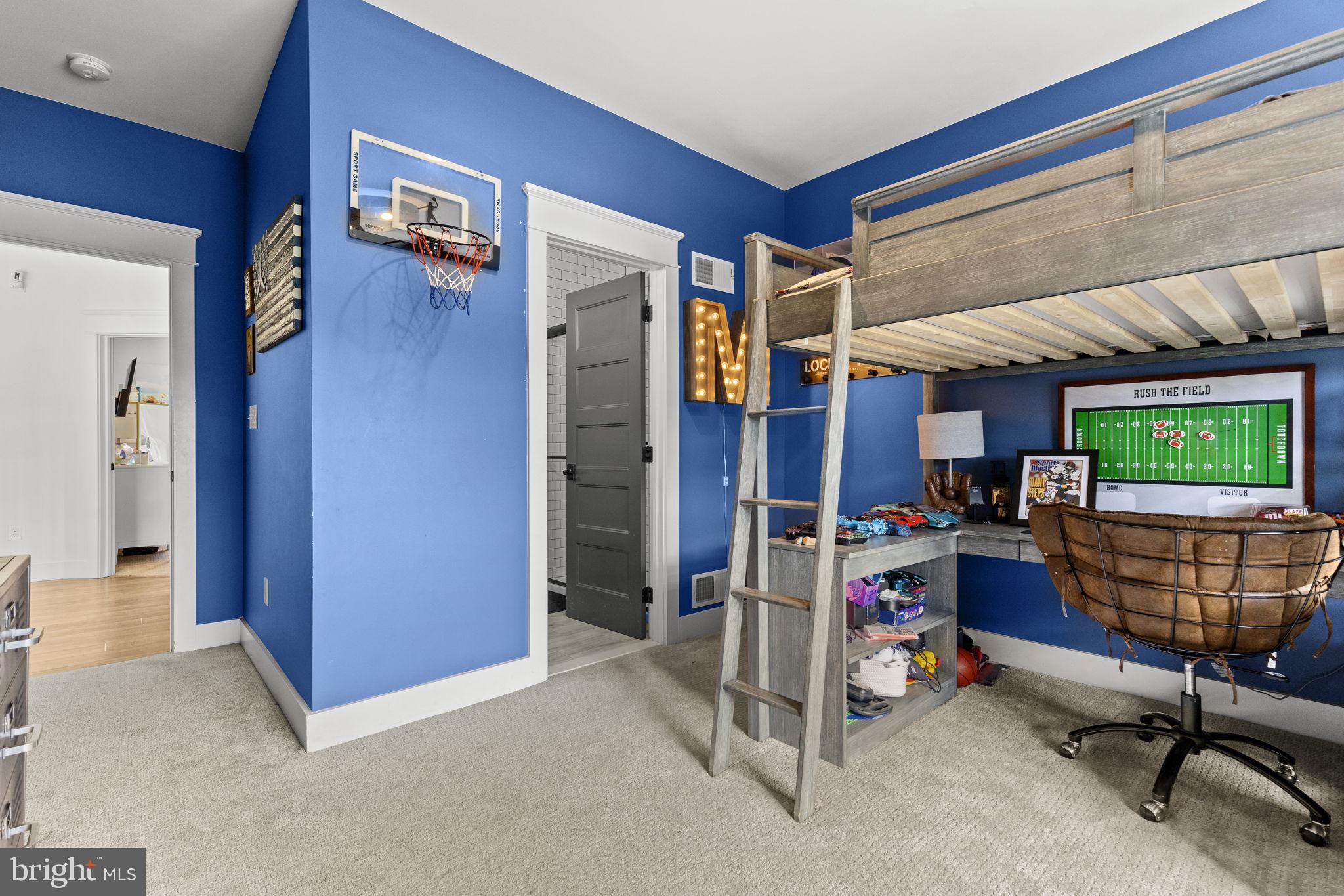 FREEDOM COURT - Residential