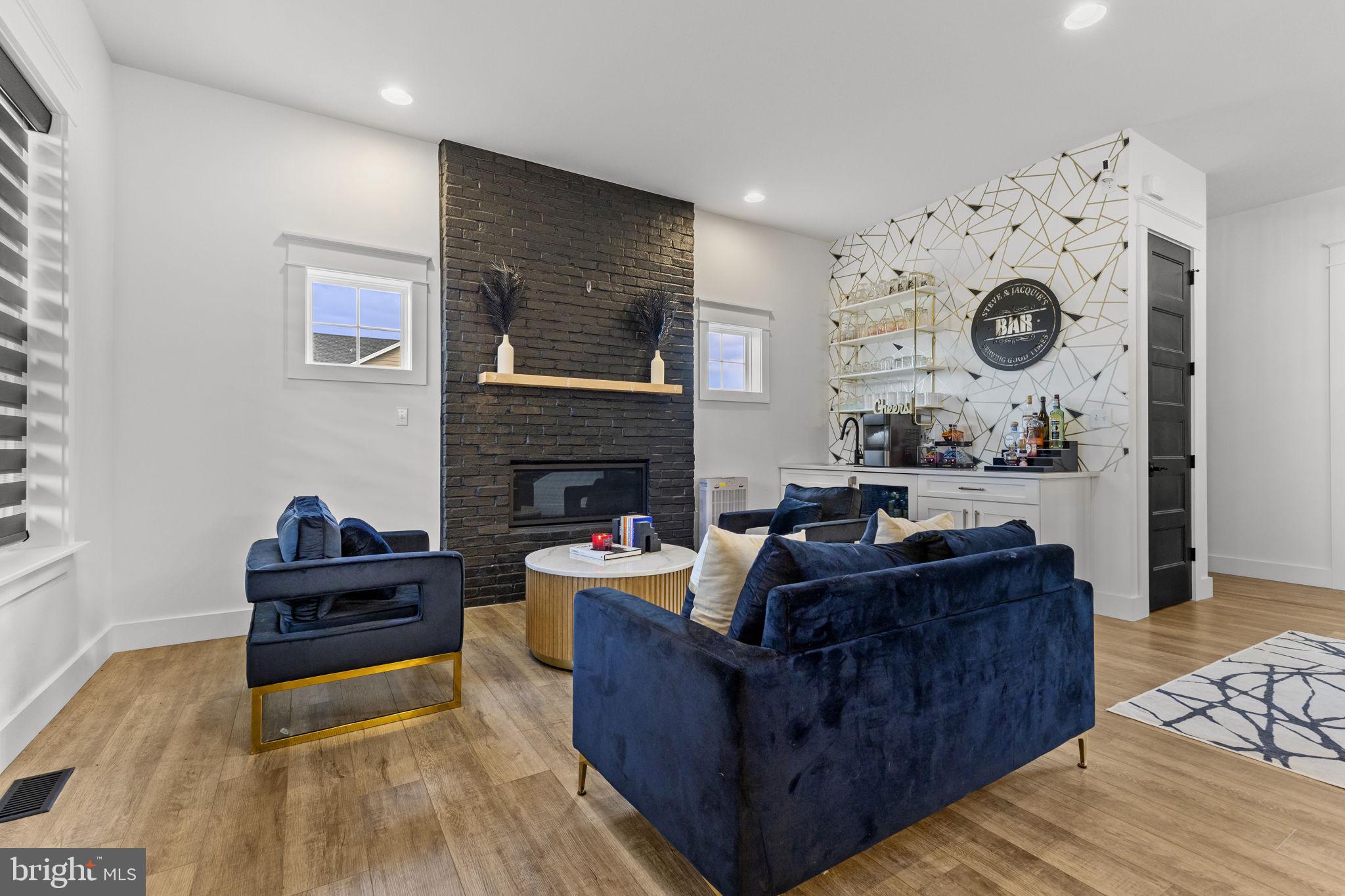 FREEDOM COURT - Residential