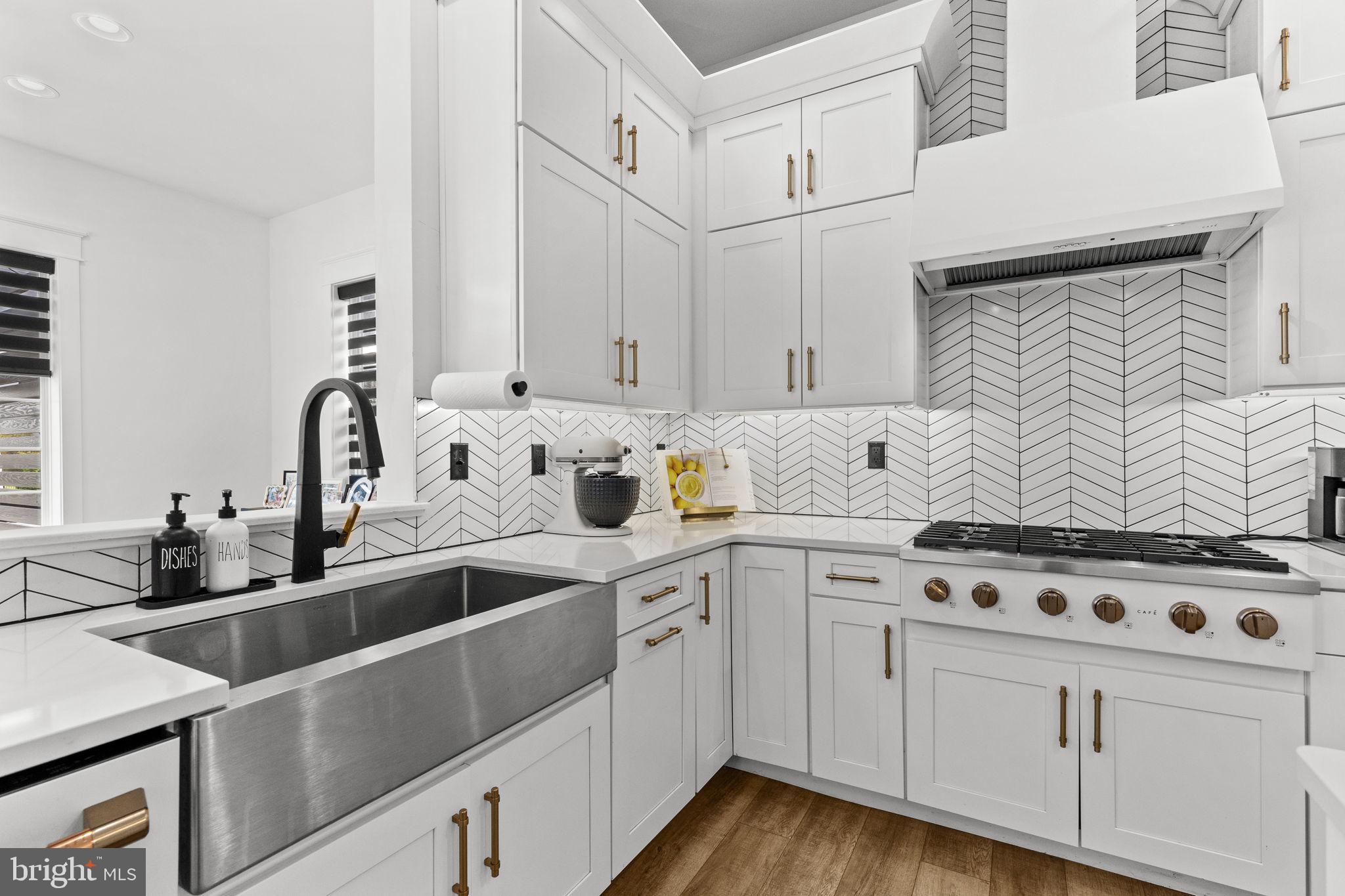 FREEDOM COURT - Residential