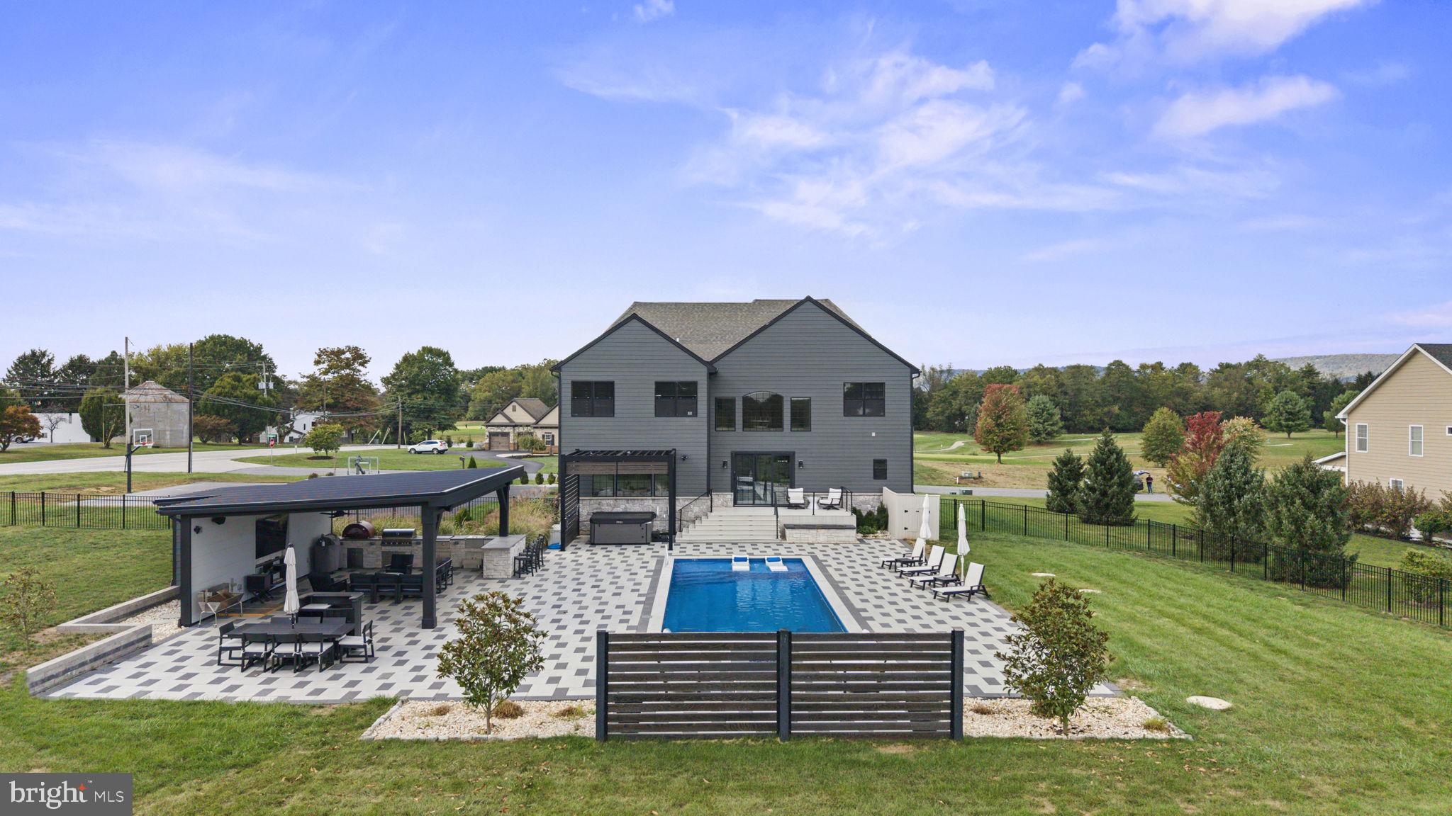 FREEDOM COURT - Residential