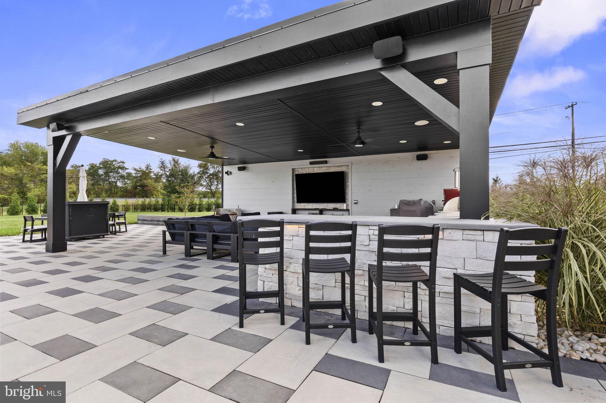 FREEDOM COURT - Residential