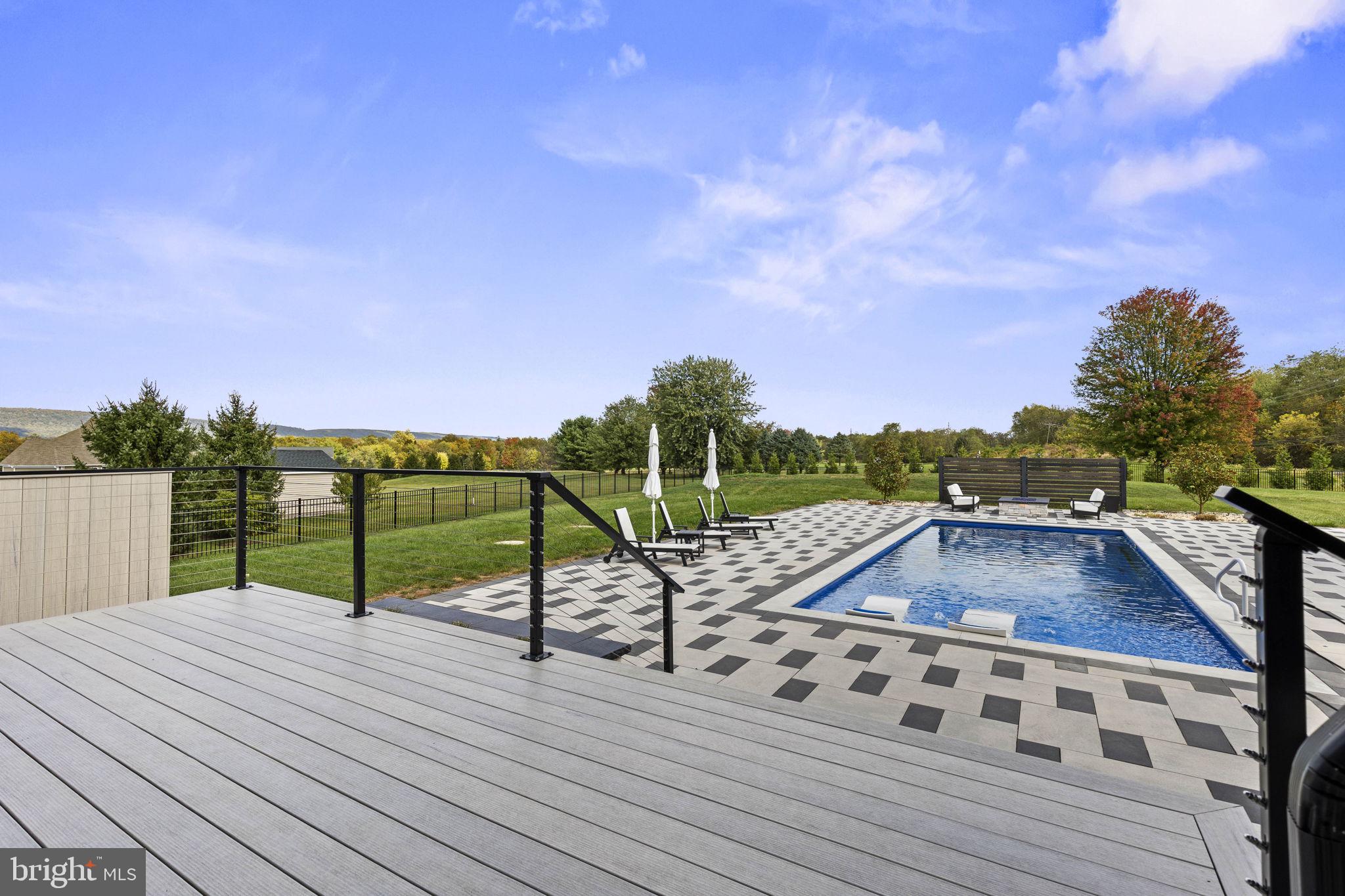 FREEDOM COURT - Residential