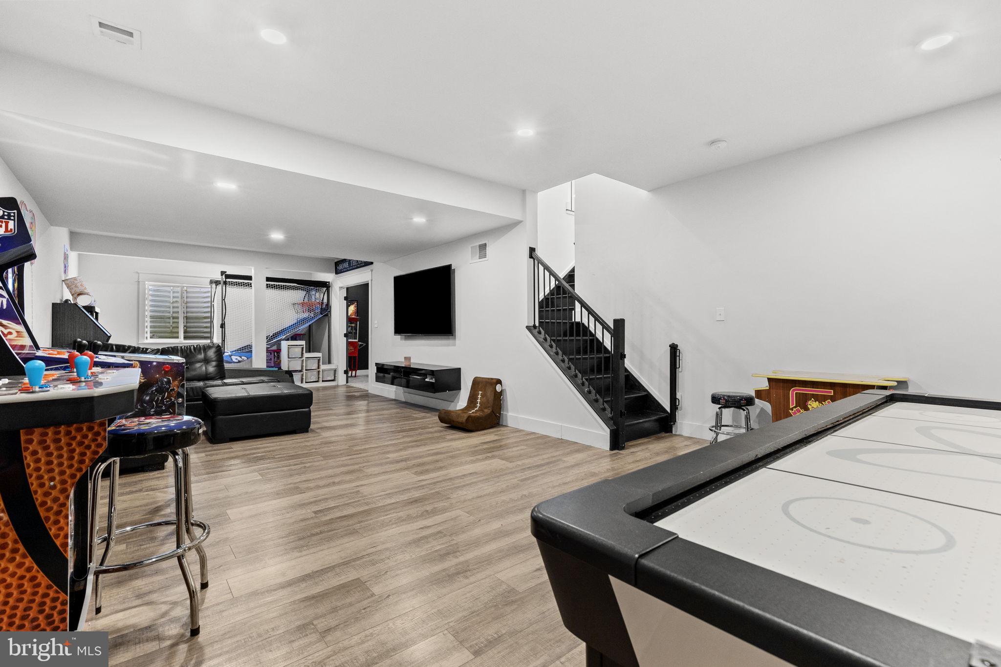 FREEDOM COURT - Residential