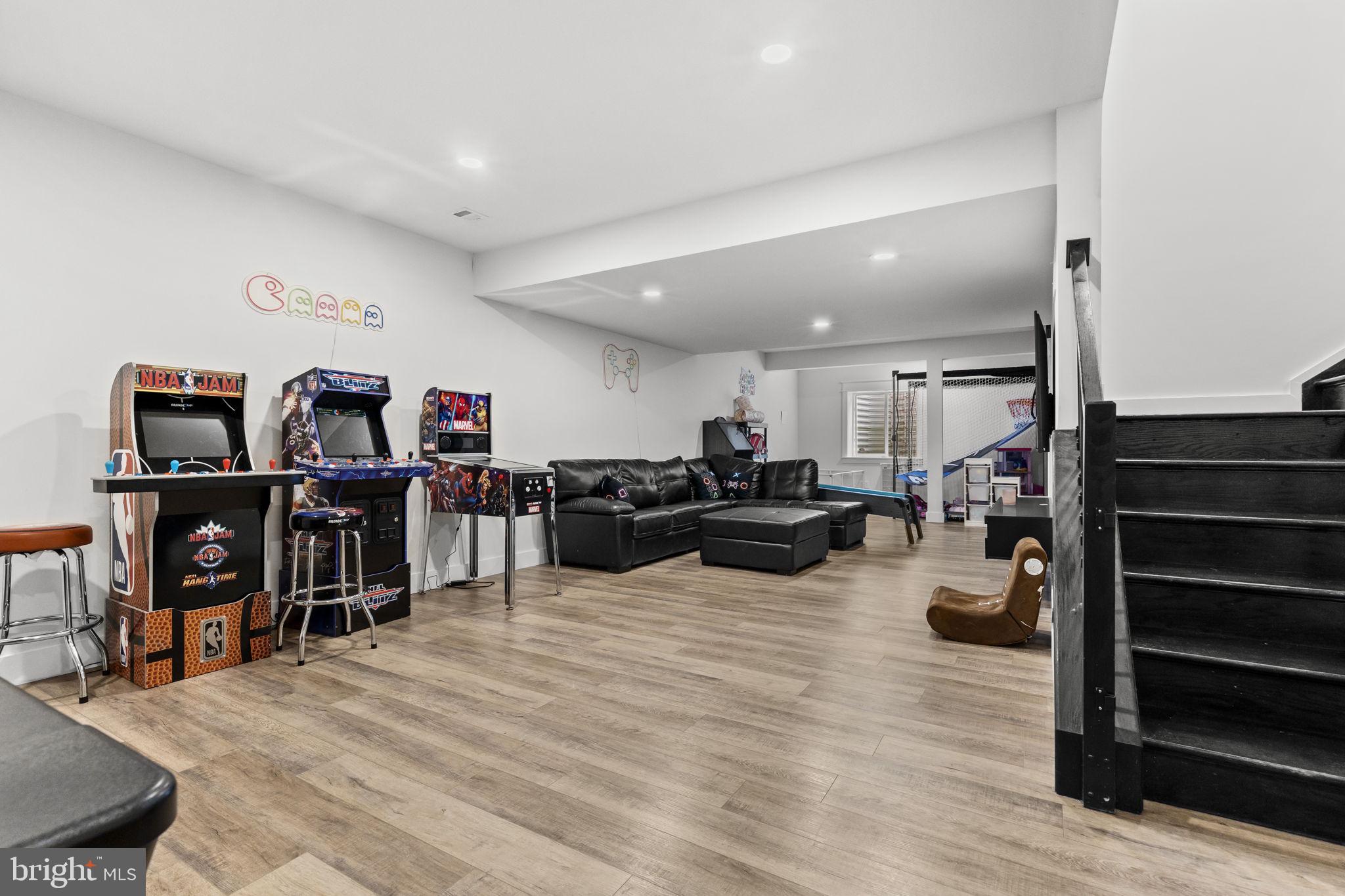 FREEDOM COURT - Residential