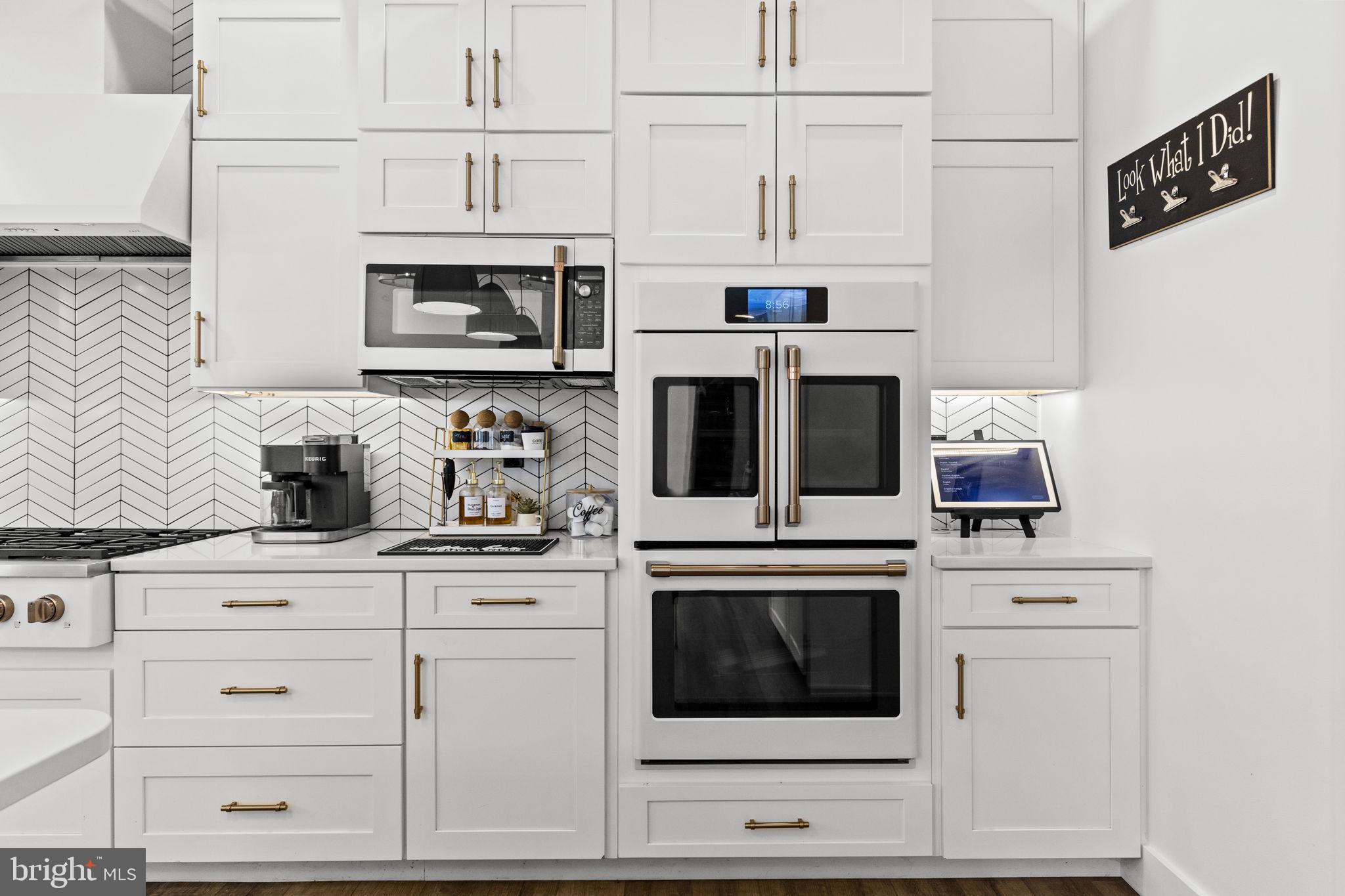 FREEDOM COURT - Residential