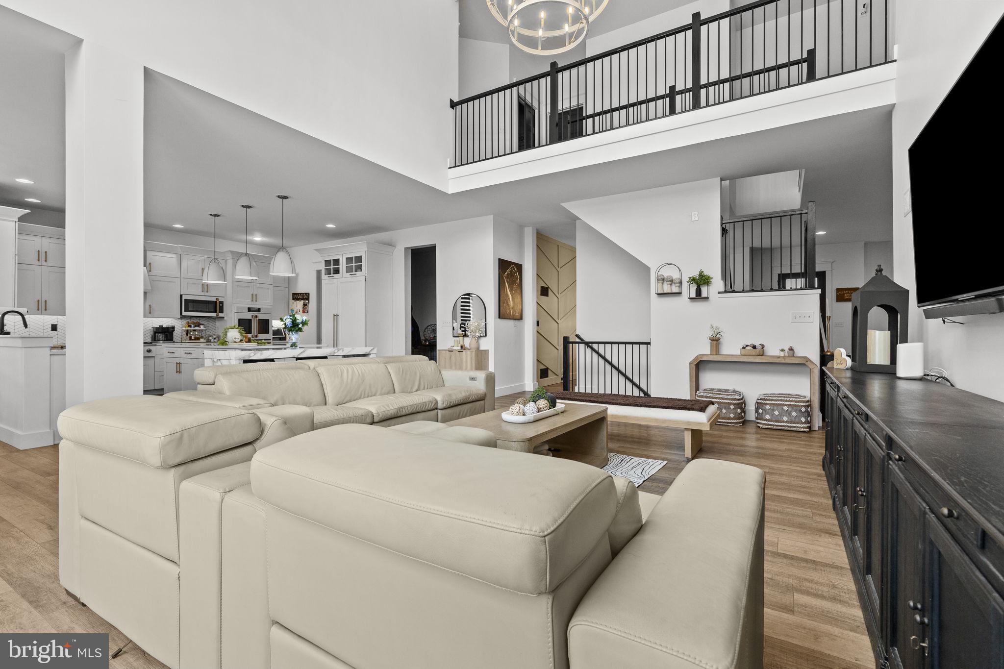 FREEDOM COURT - Residential