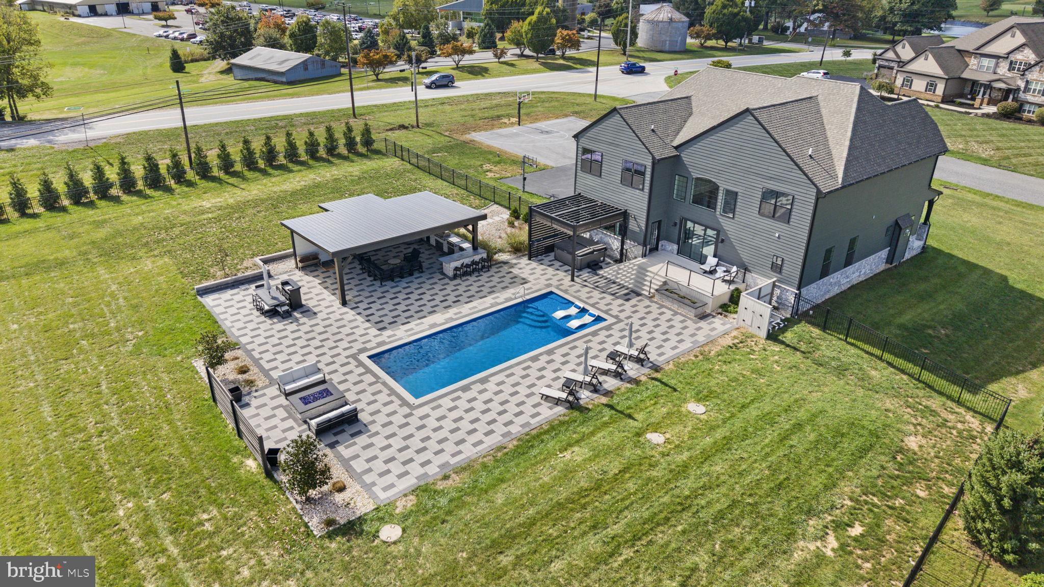 FREEDOM COURT - Residential