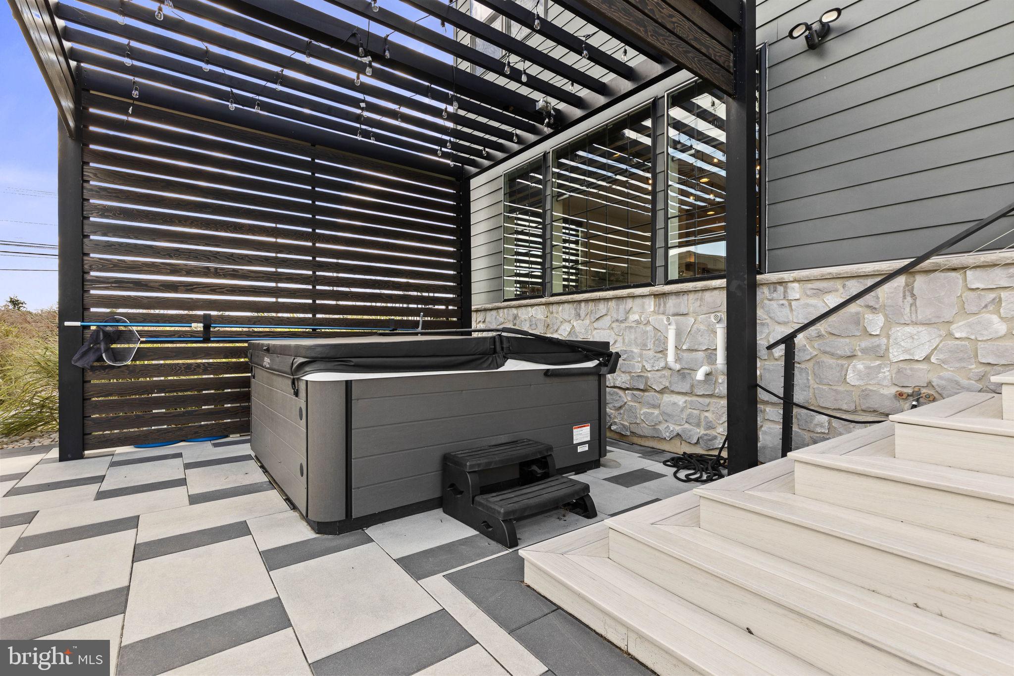 FREEDOM COURT - Residential