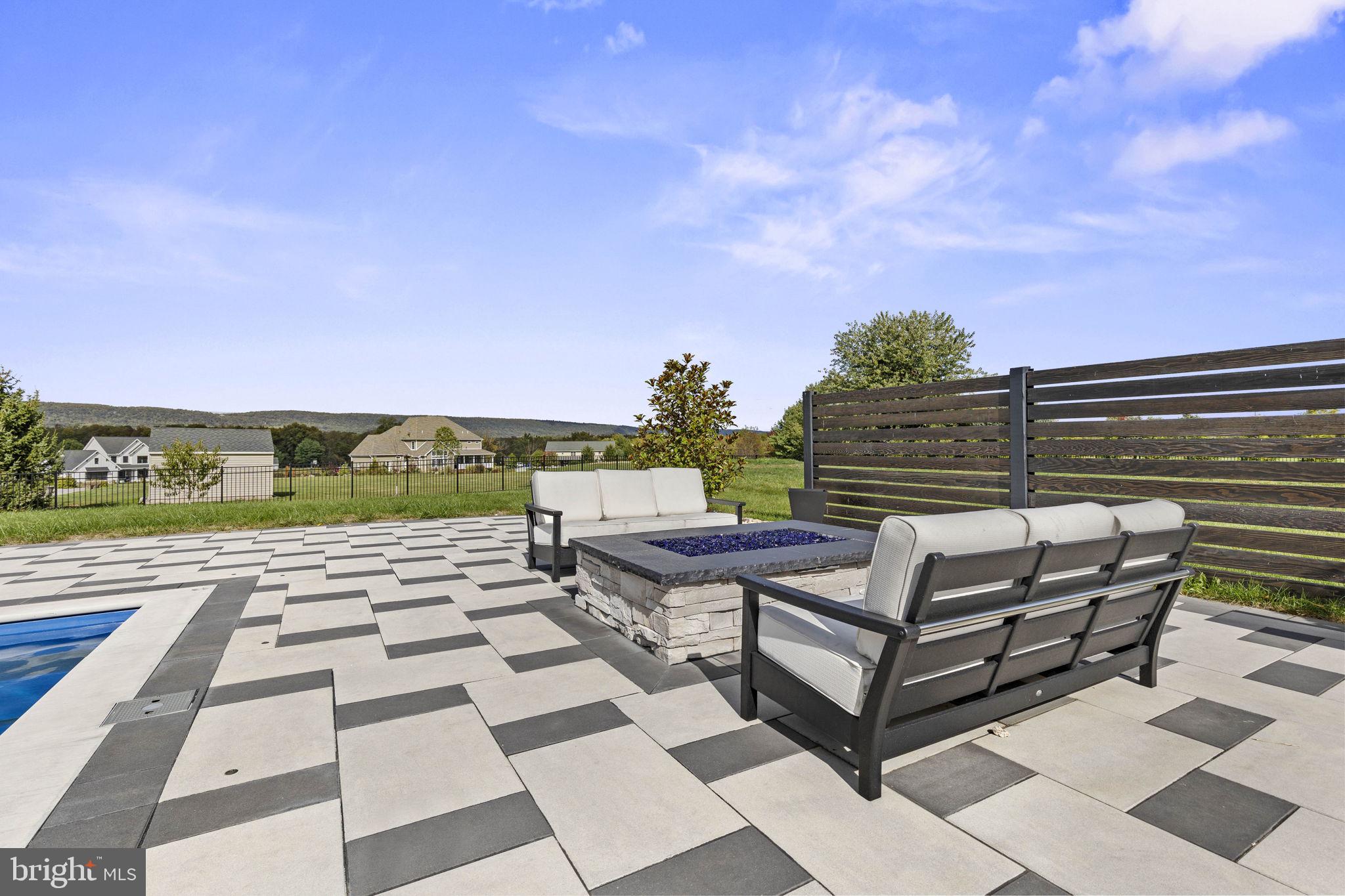 FREEDOM COURT - Residential