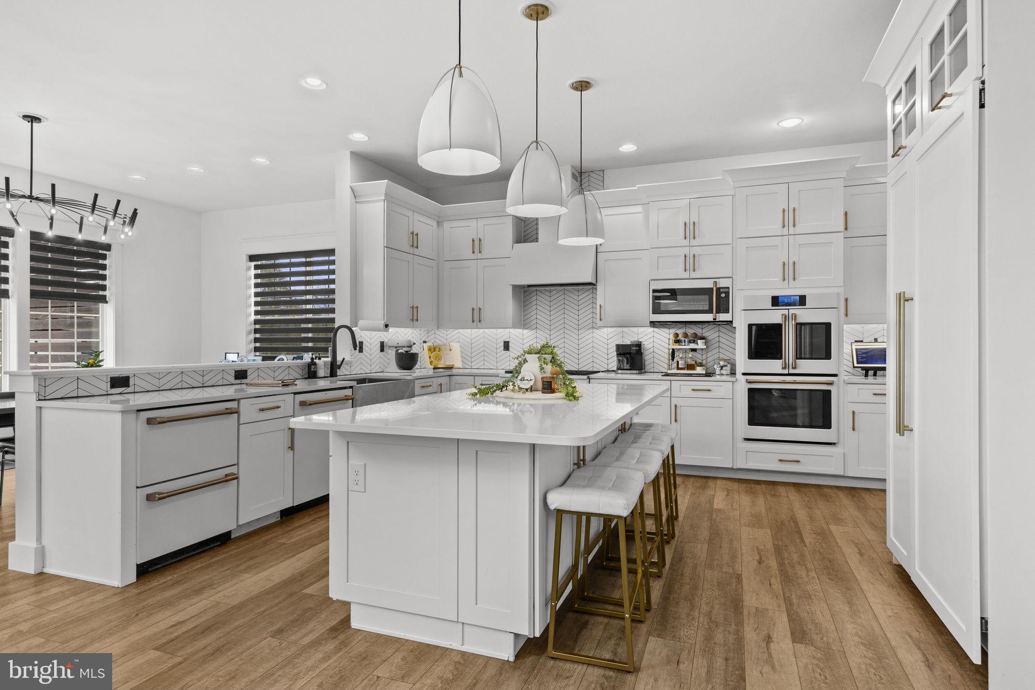 FREEDOM COURT - Residential