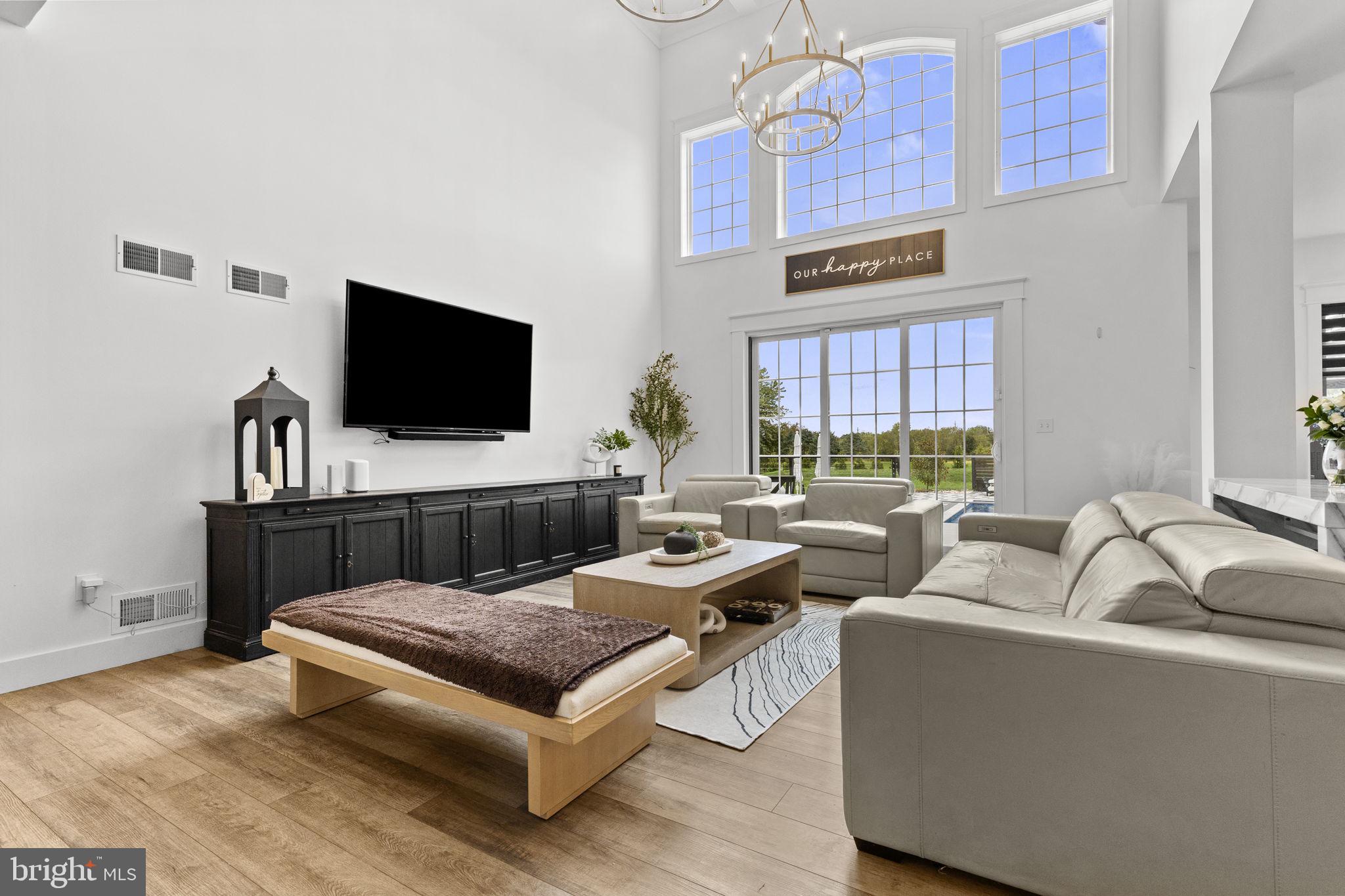 FREEDOM COURT - Residential