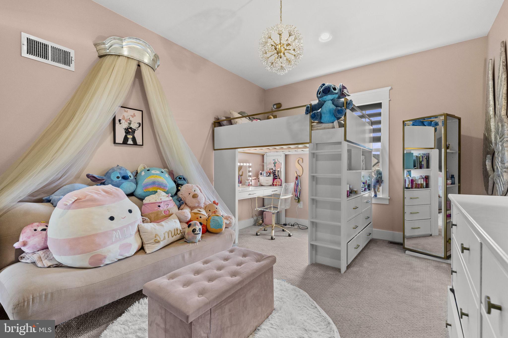 FREEDOM COURT - Residential