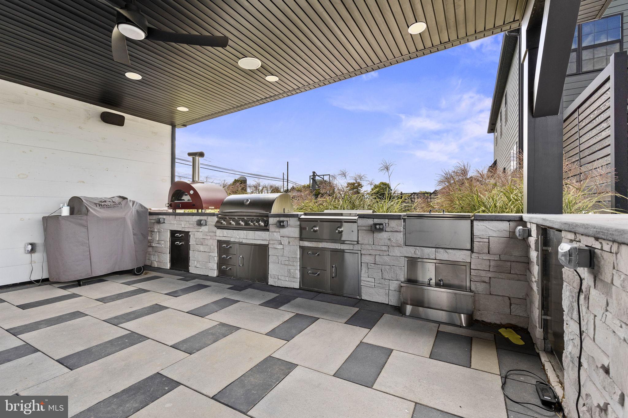 FREEDOM COURT - Residential