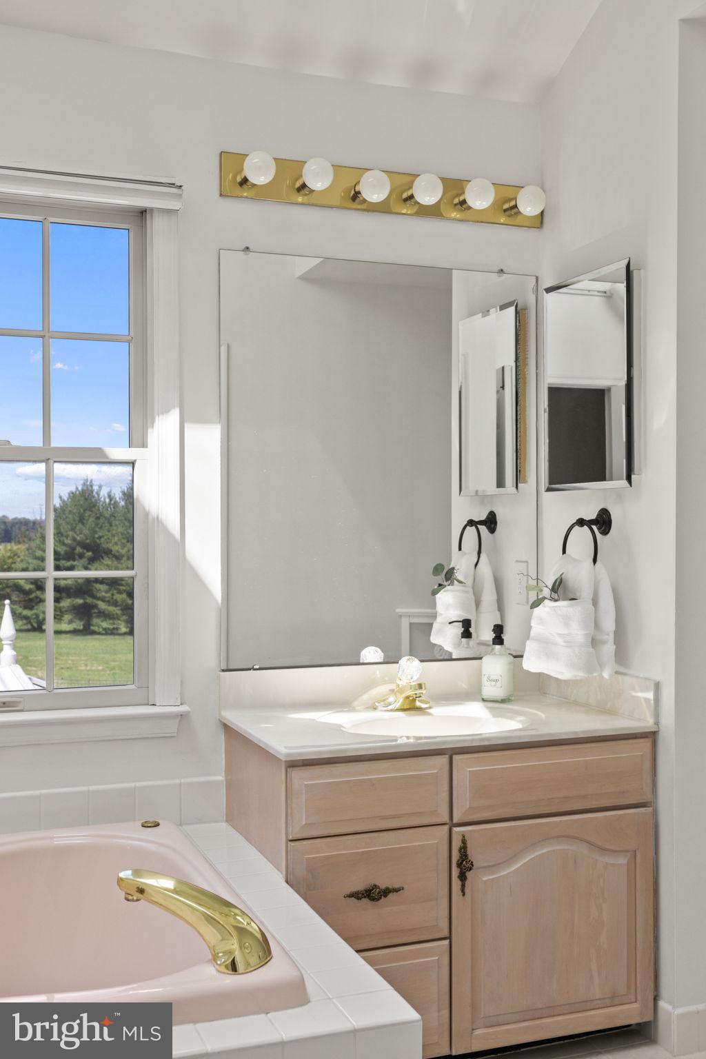 NORTHAMPTON HUNT - Residential