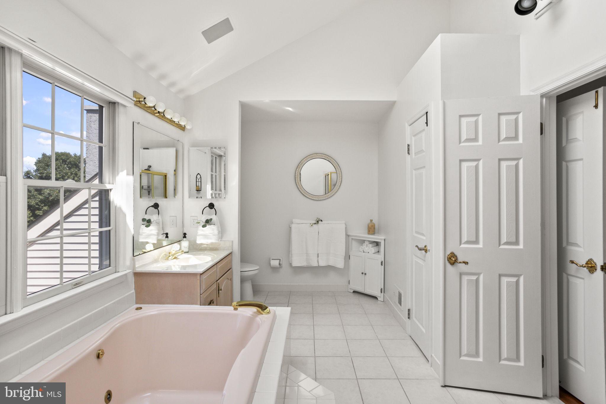 NORTHAMPTON HUNT - Residential