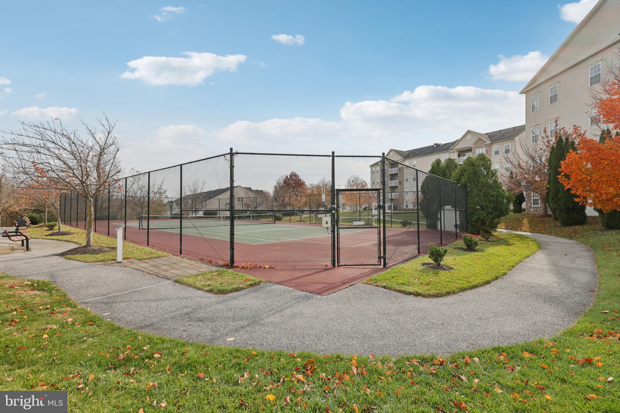 COURTYARDS AT WAVERLY WOODS - Residential