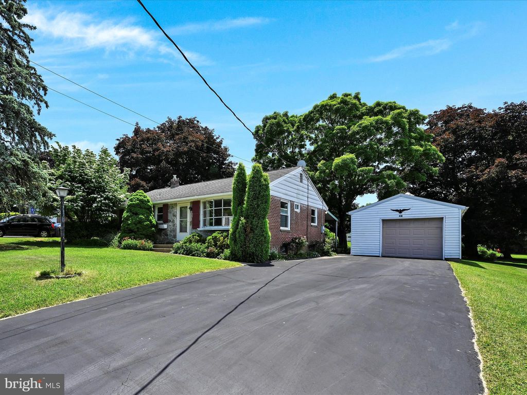 Photo of 150 S Eastland Drive, Lancaster, PA 17602 (MLS # PALA2052378)