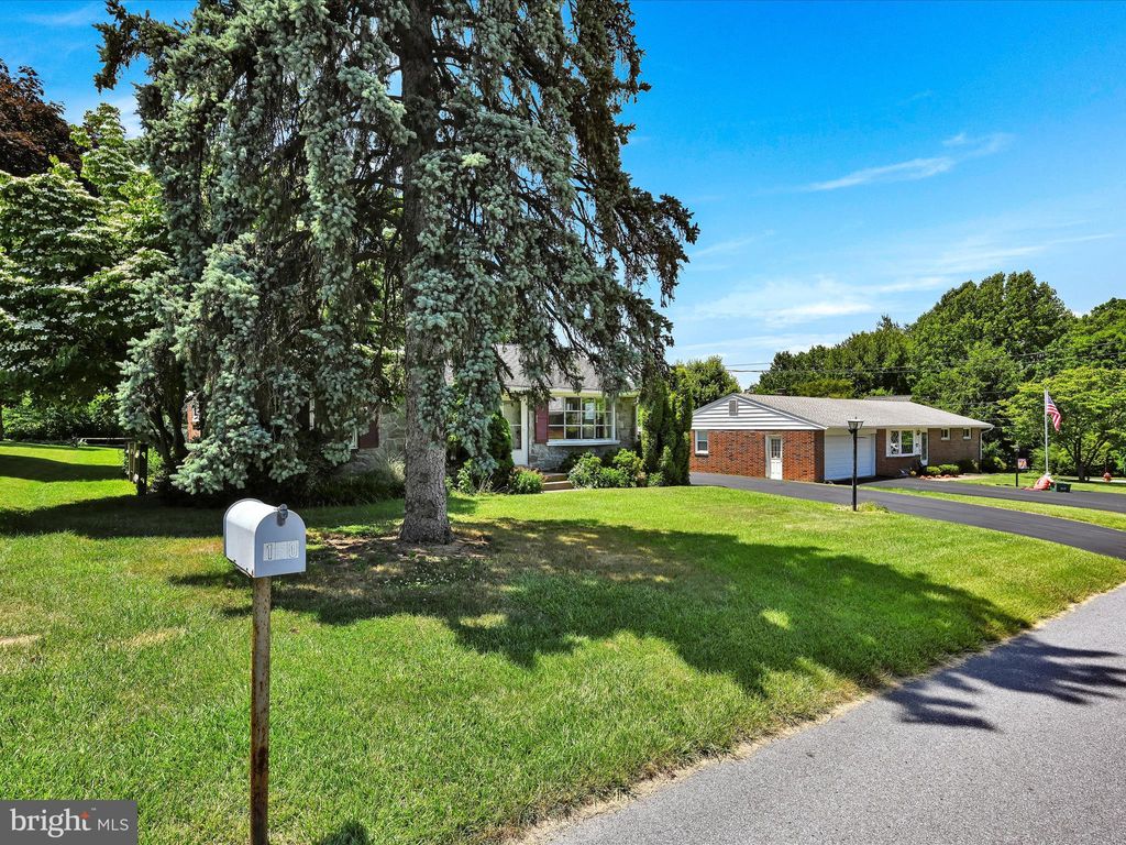 Photo of 150 S Eastland Drive, Lancaster, PA 17602 (MLS # PALA2052378)