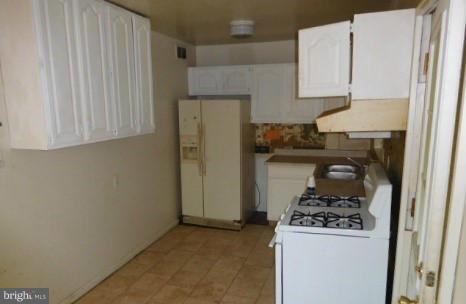 LANDOVER KNOLLS - Residential